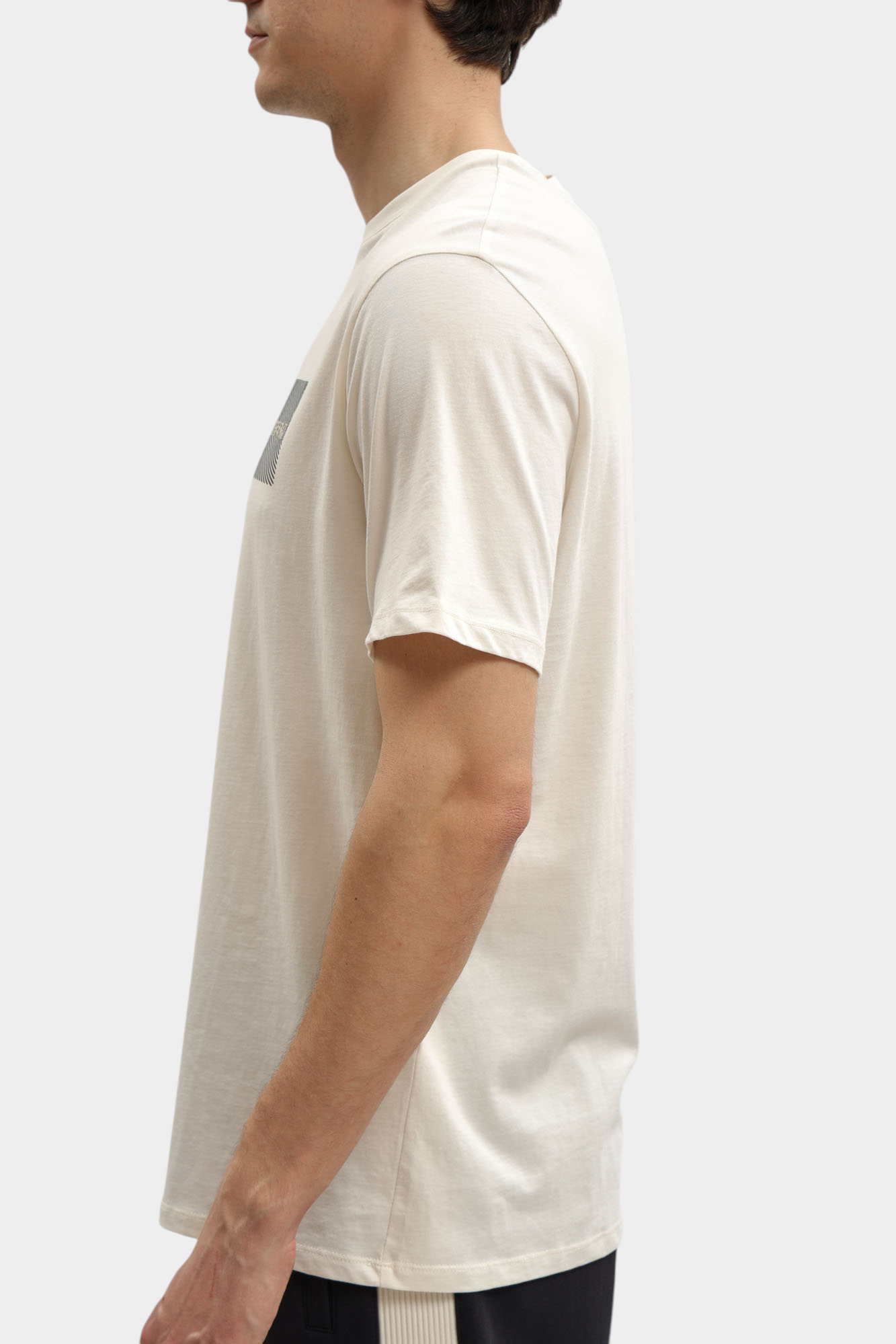 XM002472_AF10356 Футболка Armani Exchange Бежевый