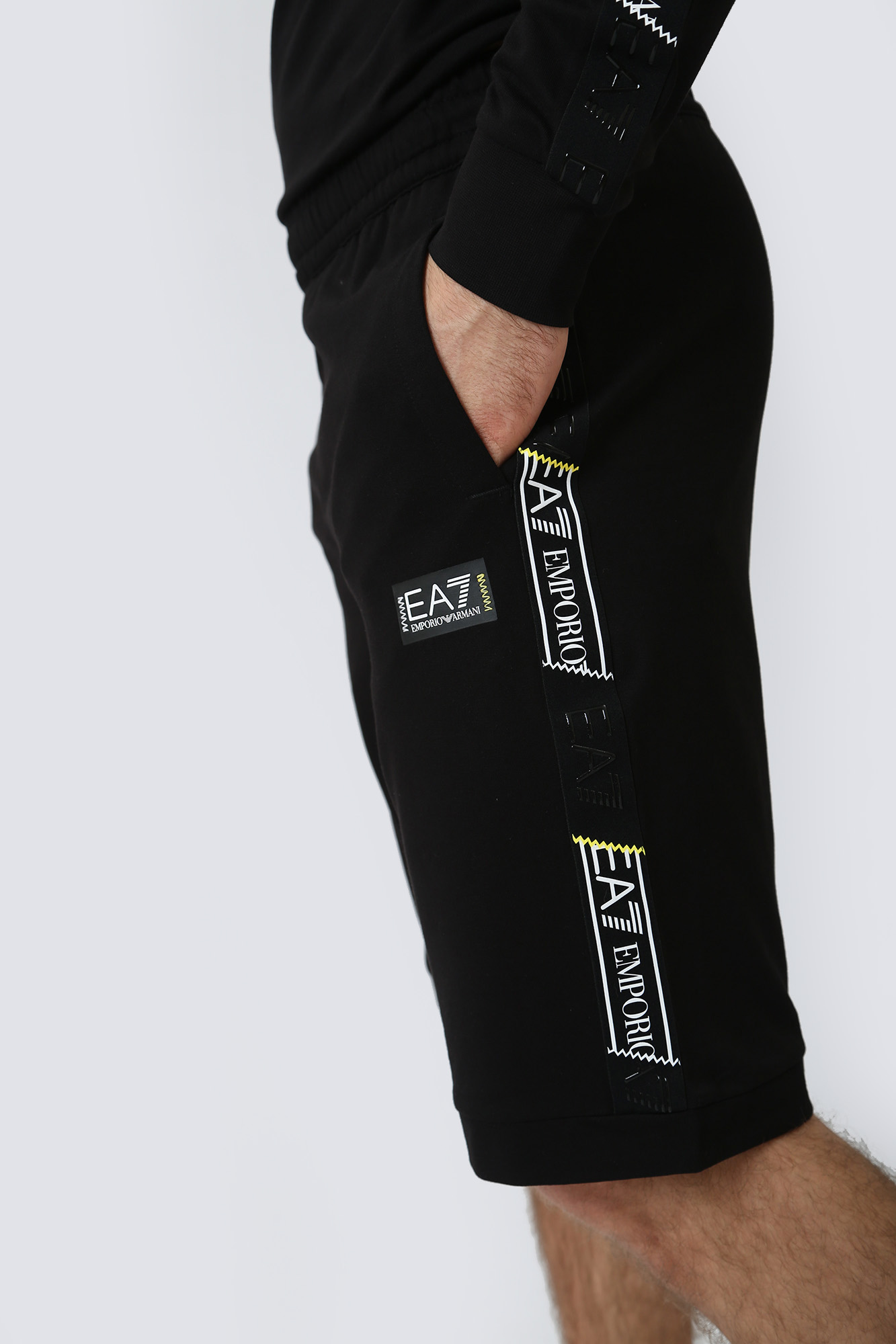 3RPS56_PJ05Z Шорты трикотажные EA7 Черный