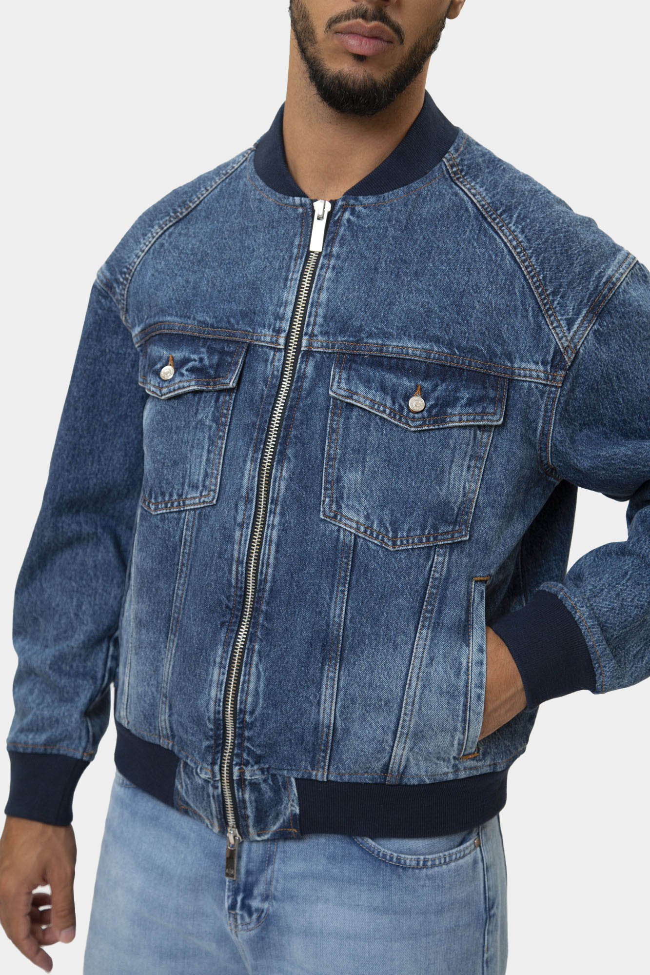 3DZBG1_Z1Y4Z_1500 Куртка джинсовая Armani Exchange Синий