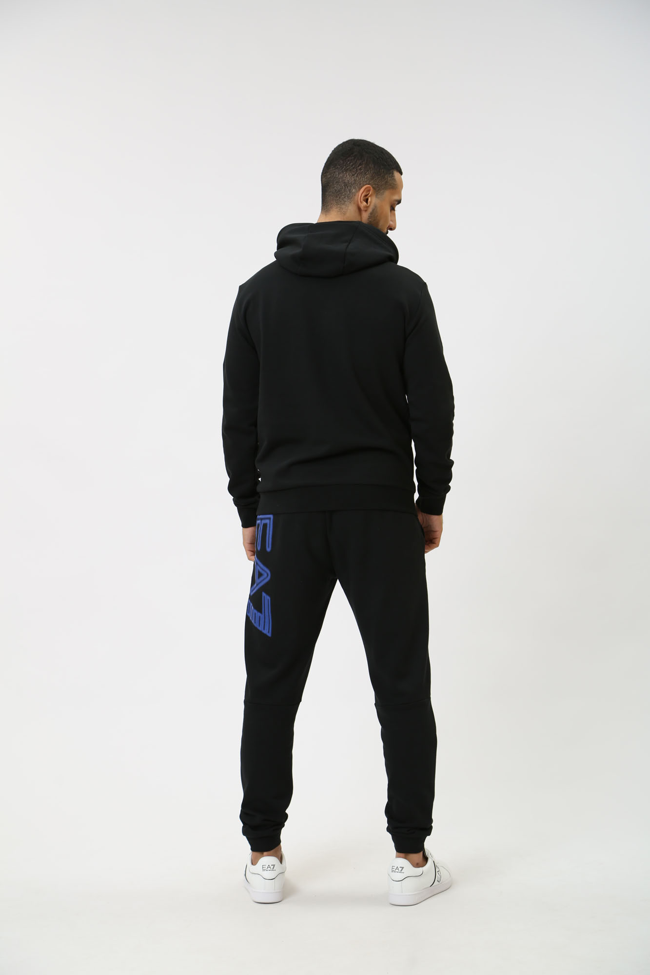 3DPM64_PJSHZ_1200 Худи EA7 Черный