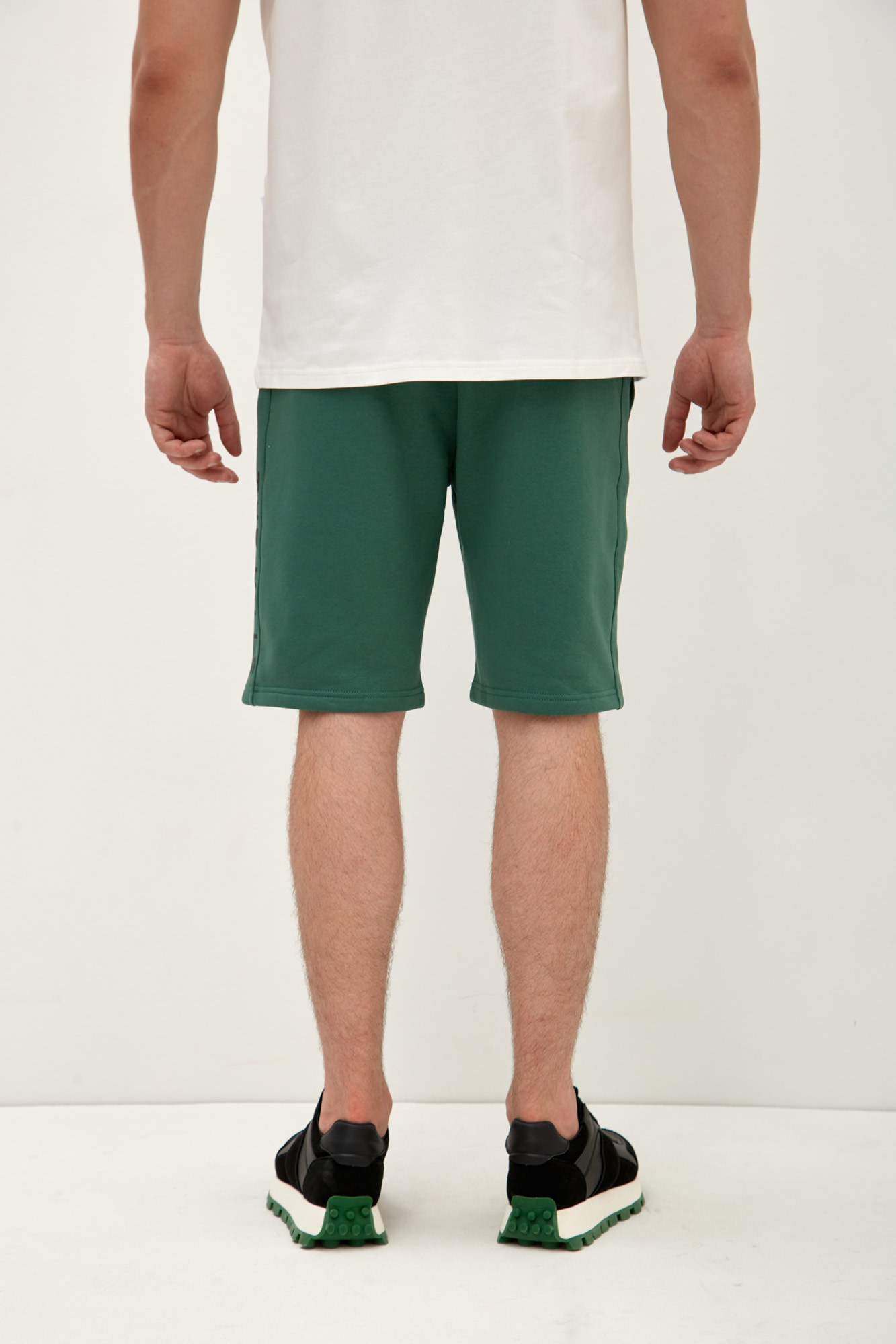 M-241-P-20-1093 Шорты The Hills Зеленый