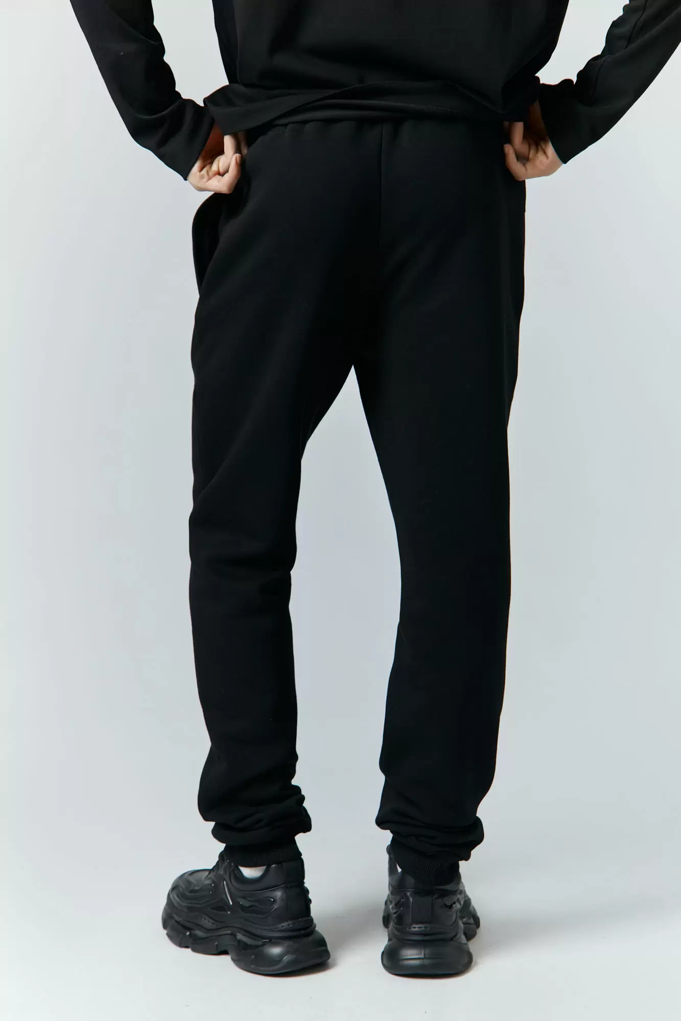 M-242-P-22-0041 Брюки спортивные The Hills Черный