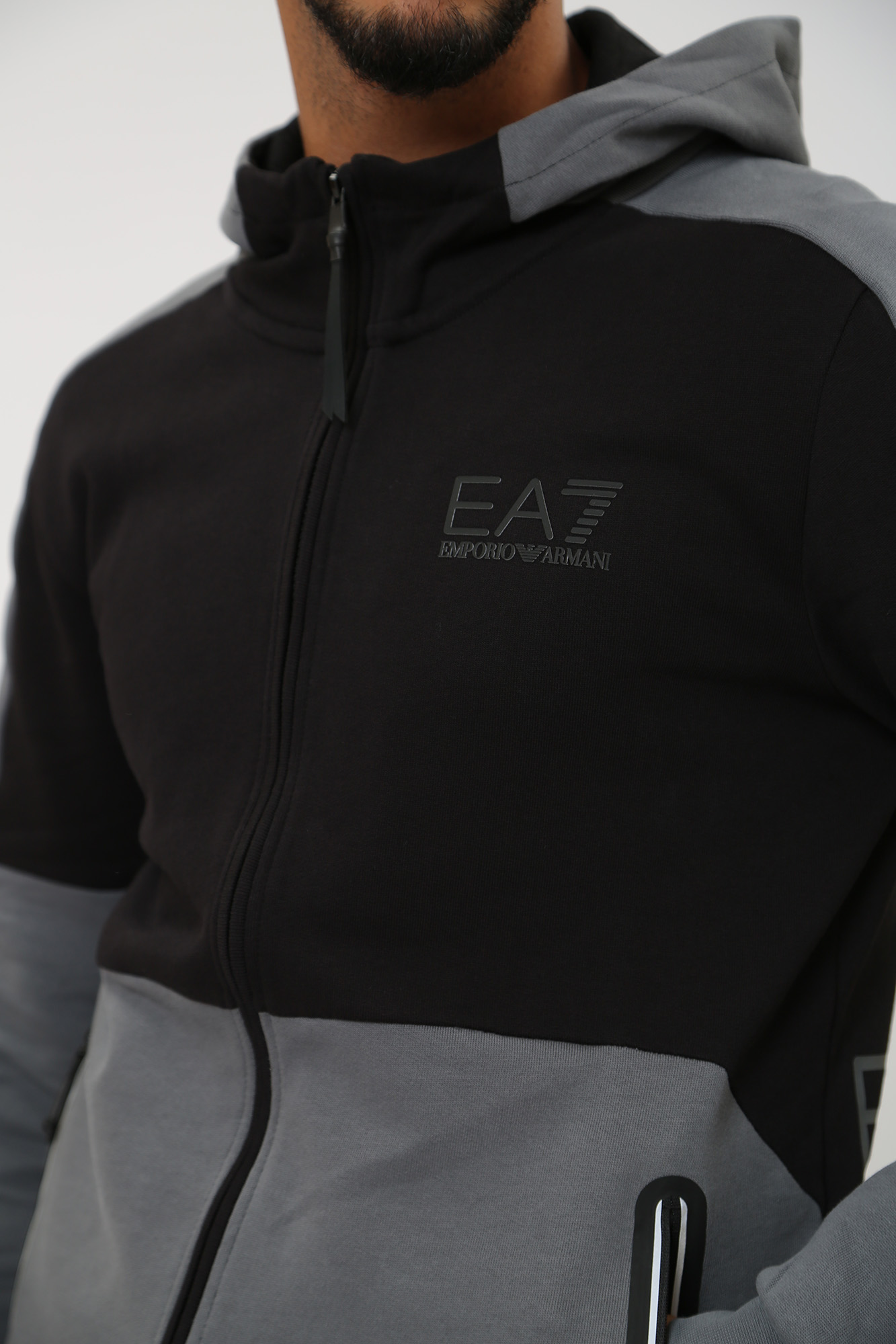 Тректоп EA7 Серый