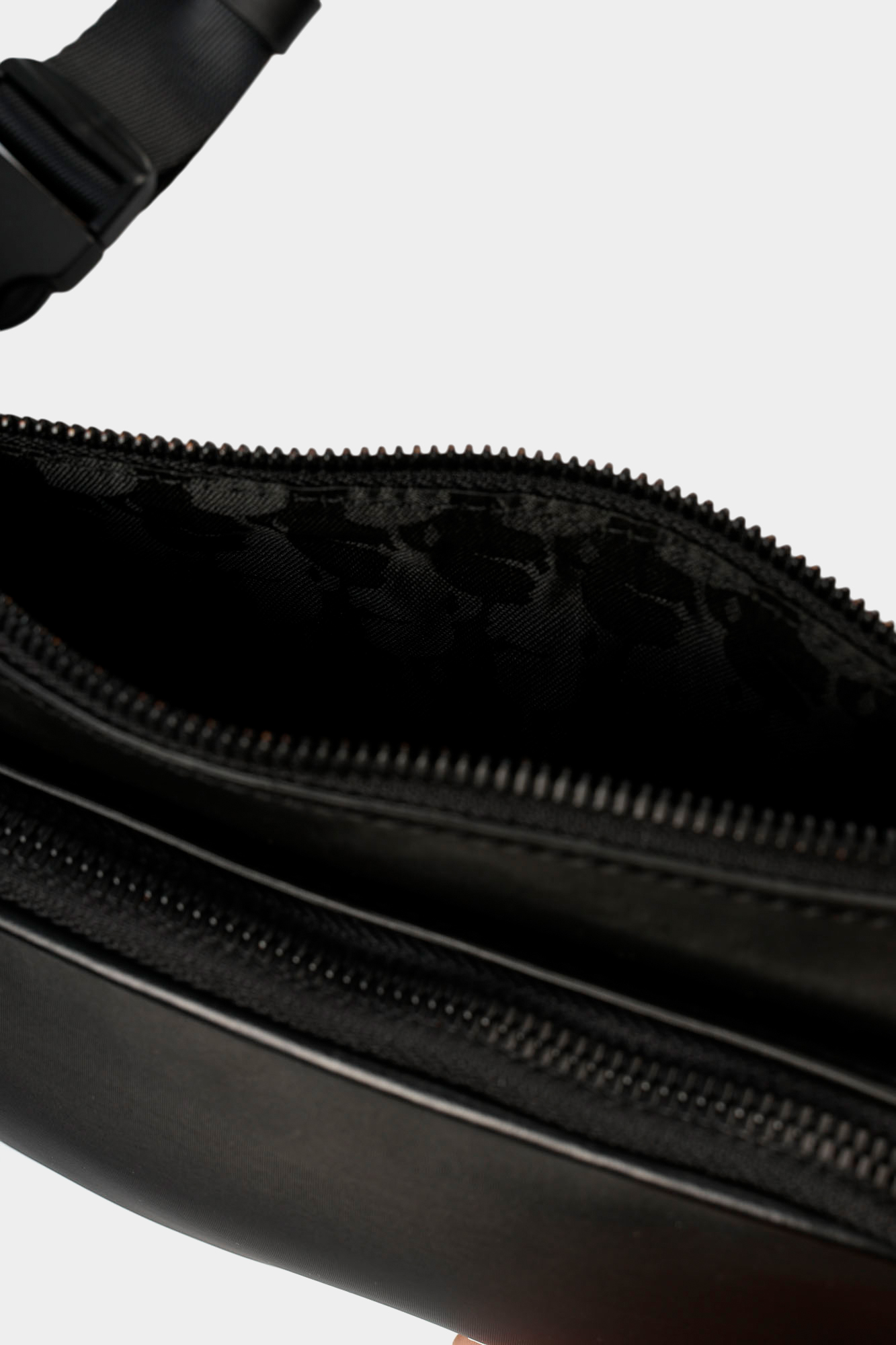 562114_805914 Сумка Karl Lagerfeld Черный