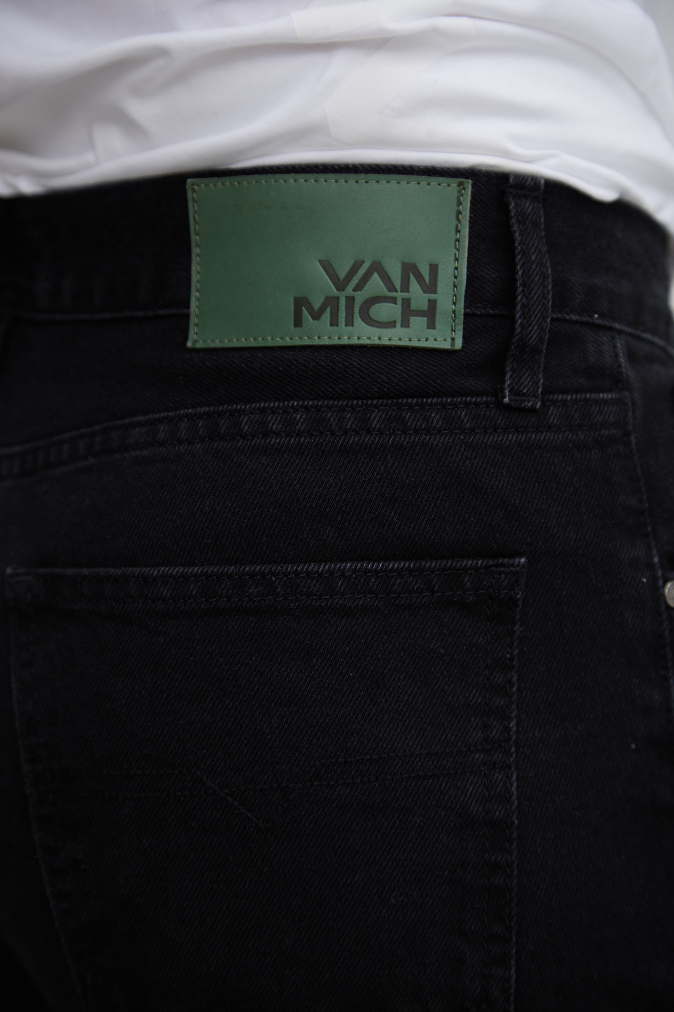 VM-231-33-011 Джинсы Carot  Van Mich Черный
