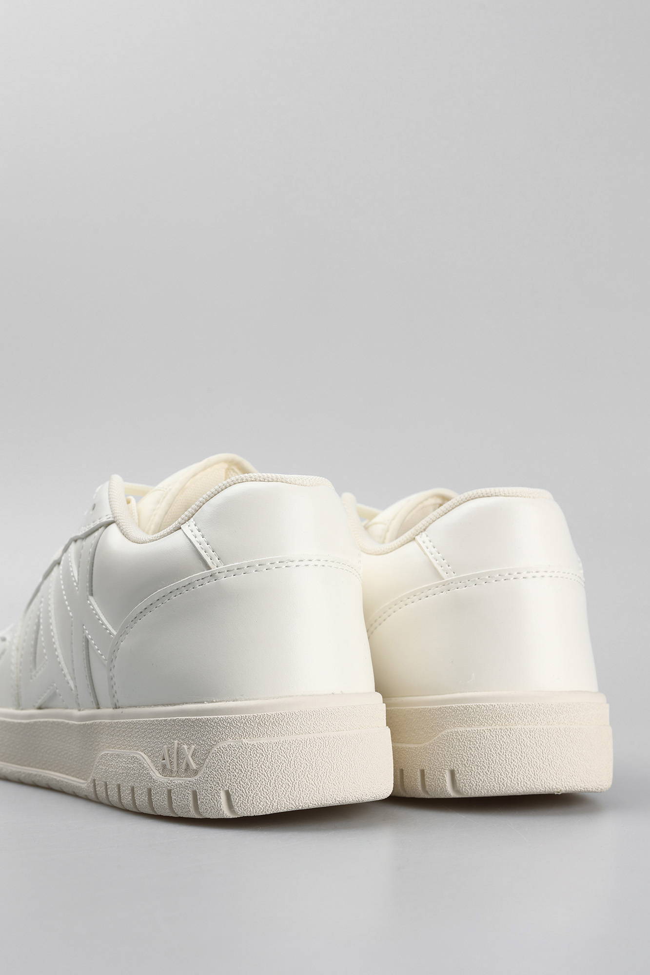 XUX179_XV765 Кеды Armani Exchange Белый