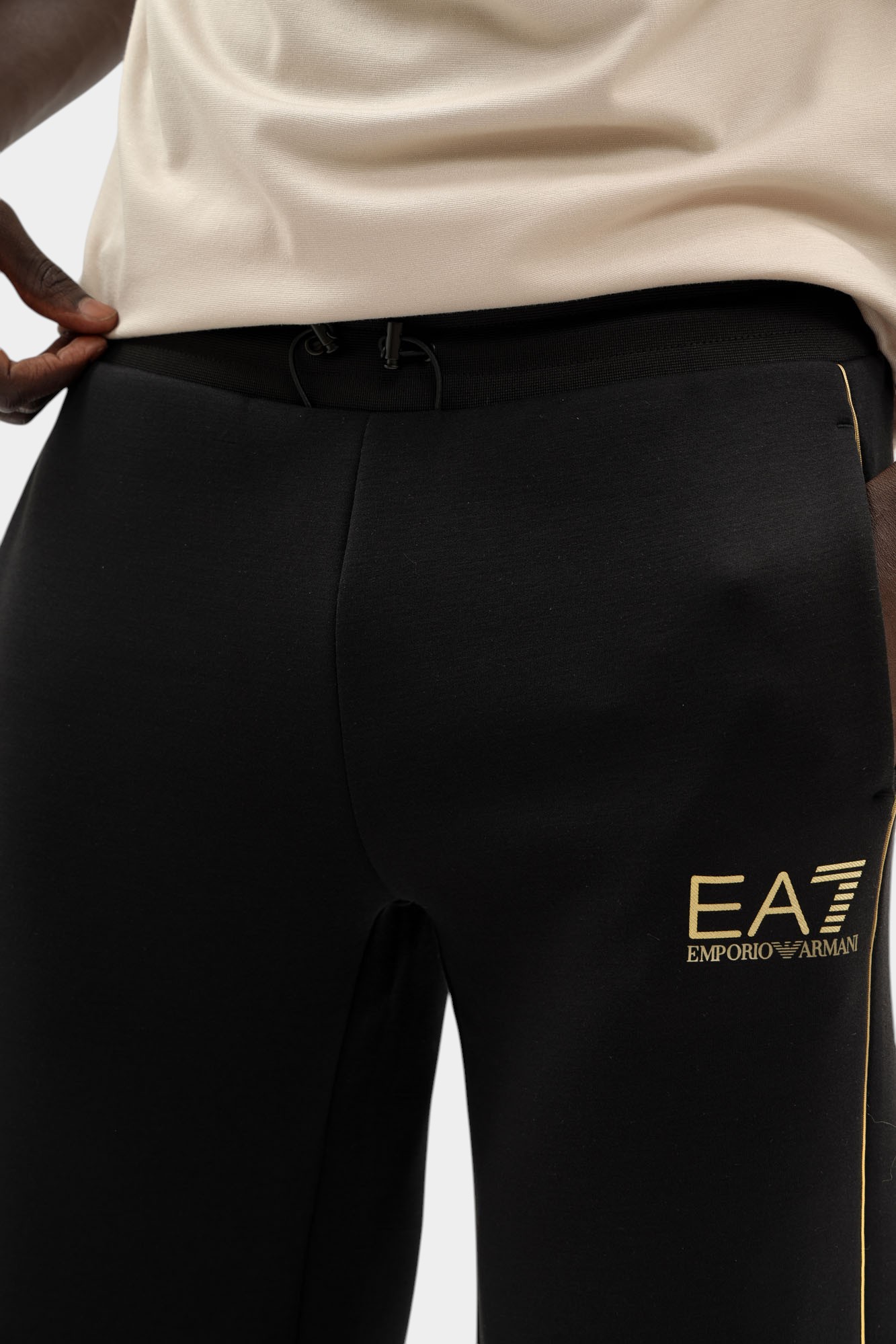 7M000673_AF14146 Брюки спортивные EA7 Черный