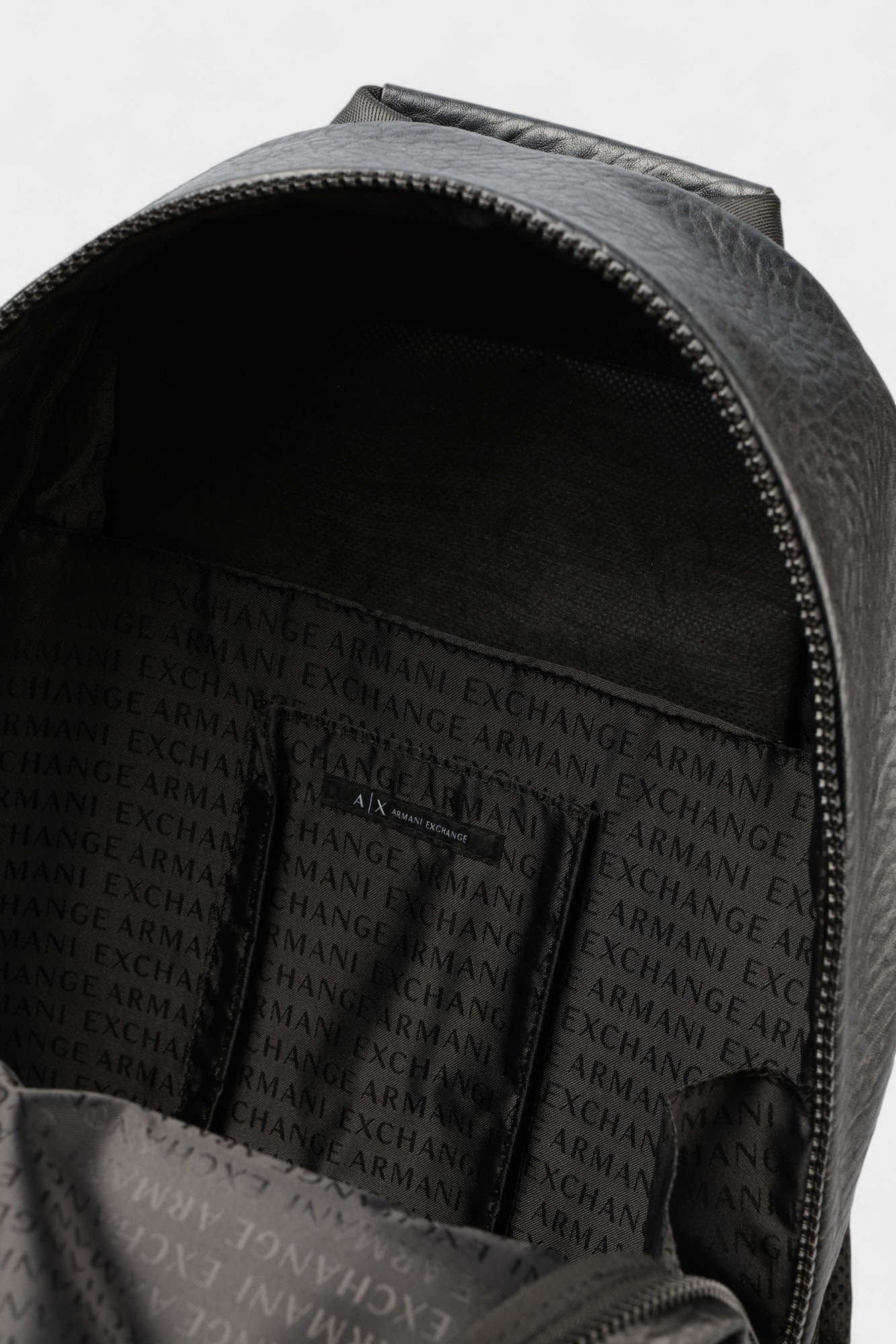 XM000751_AF12967 Рюкзак Armani Exchange Черный