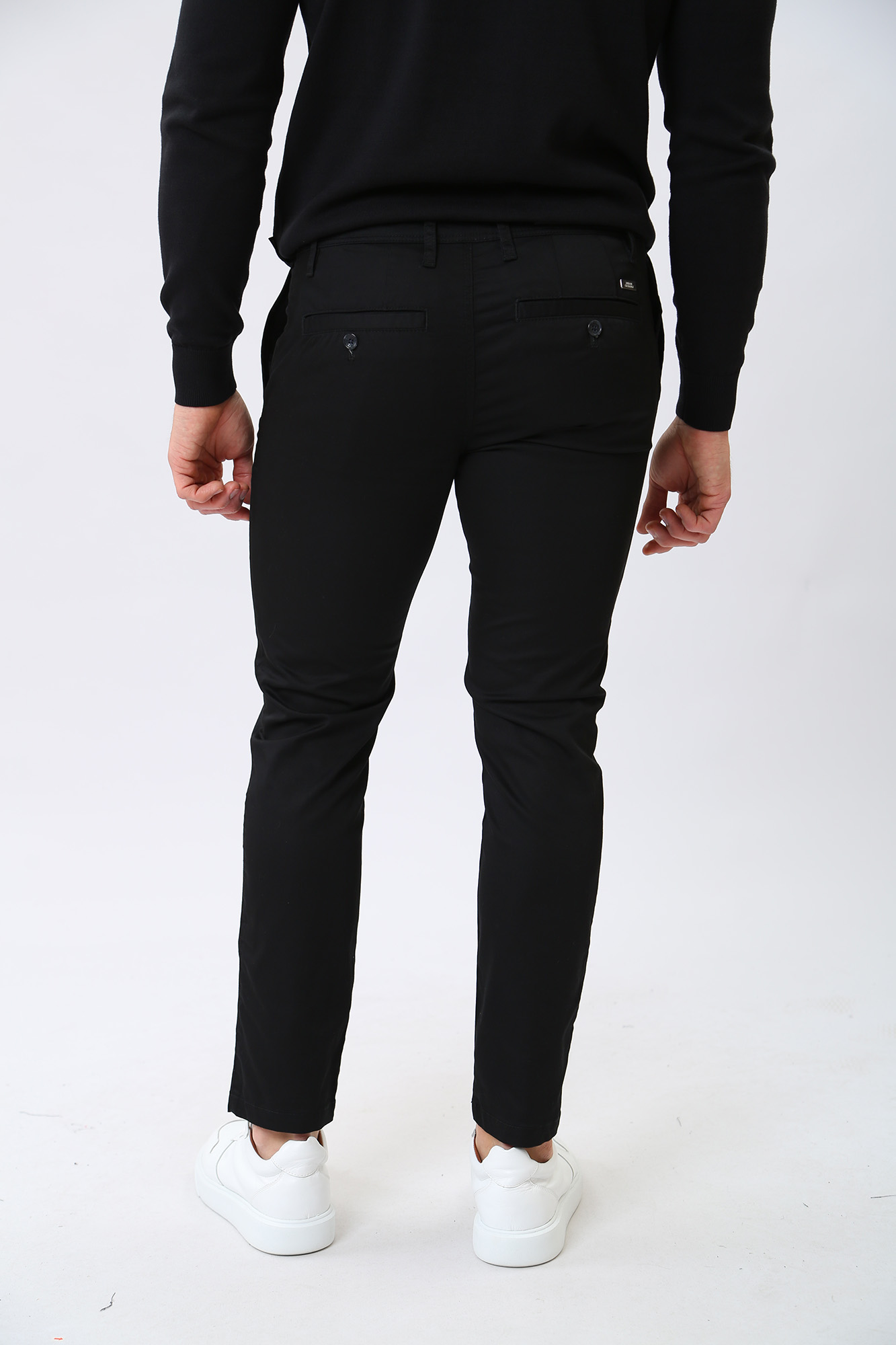 8NZP45_ZN1RZ Брюки чиносы Armani Exchange Черный