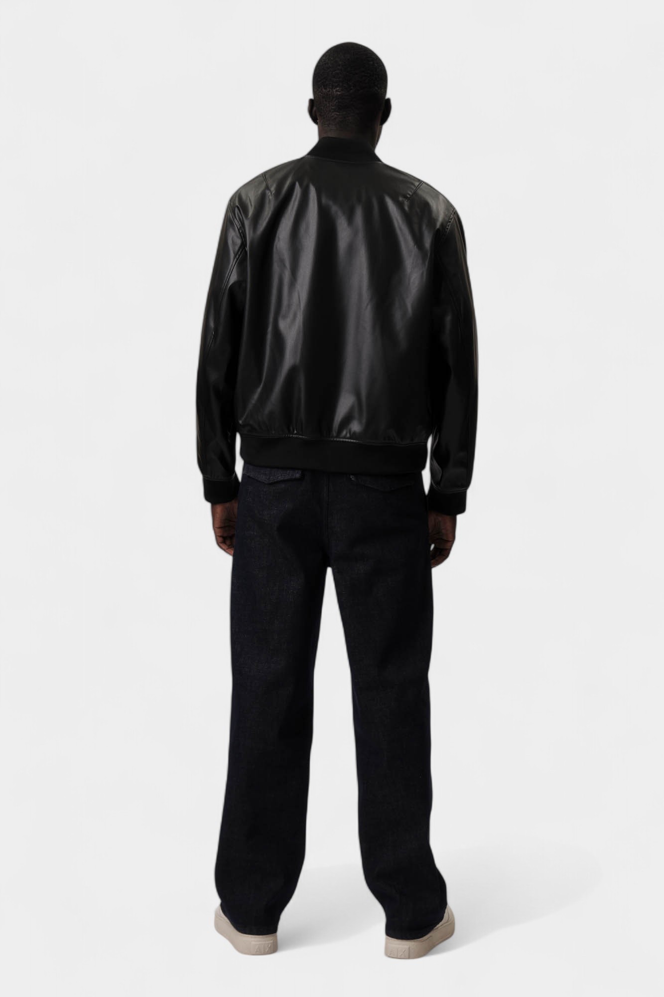 XM001241_AF14863 Бомбер кожаный Armani Exchange Черный