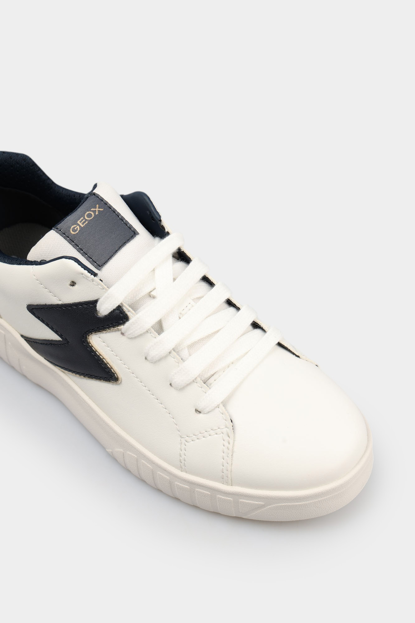 J45DVA054 Ботинки Geox Белый