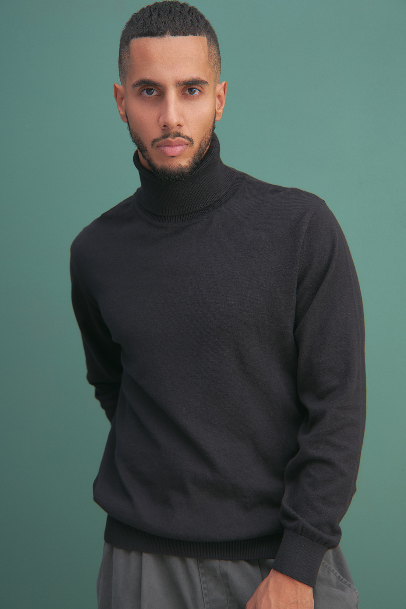 M-231-T-1105 Водолазка The Hills Черный