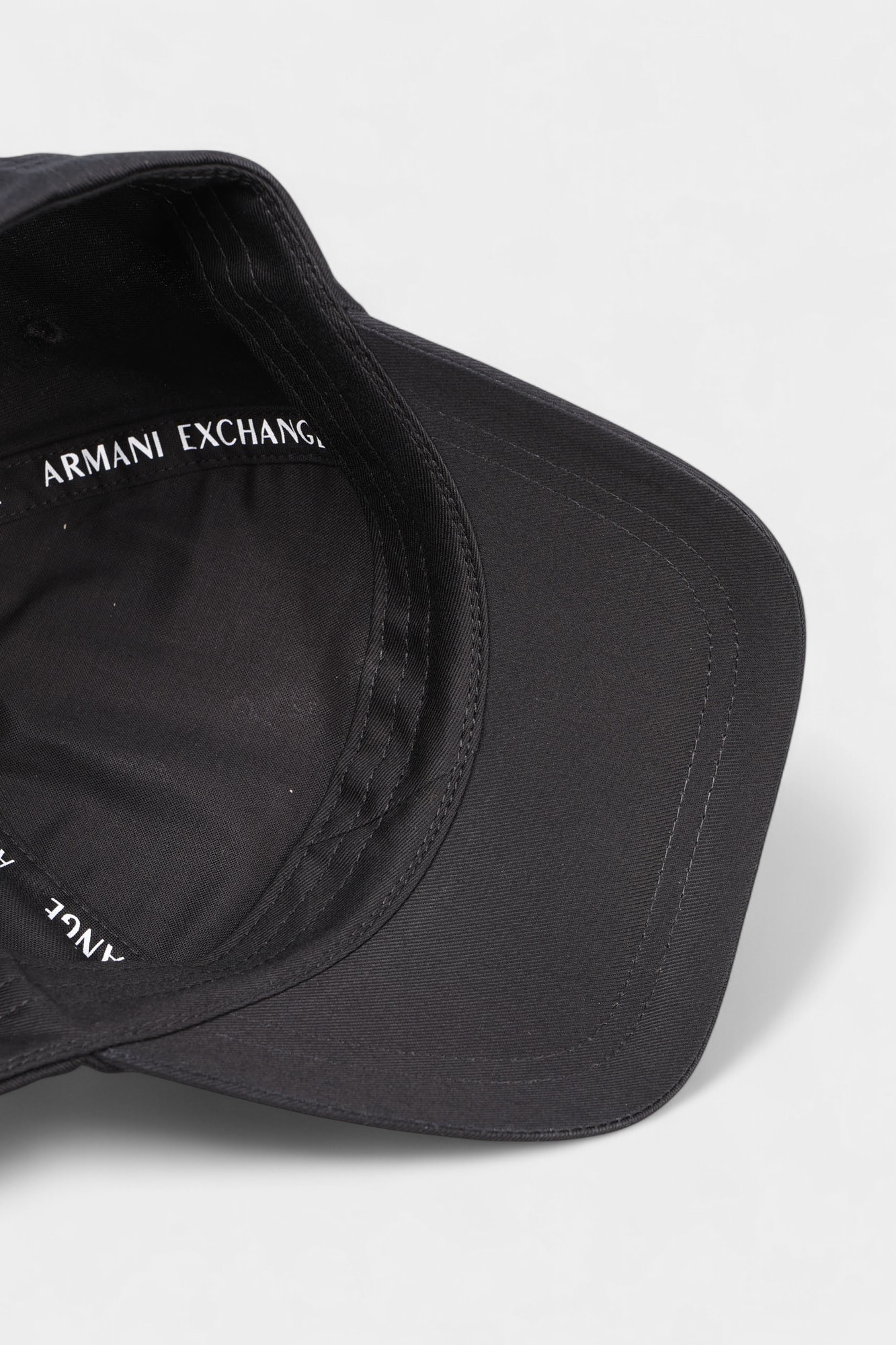 XW000889_AF13445 Кепка Armani Exchange Черный