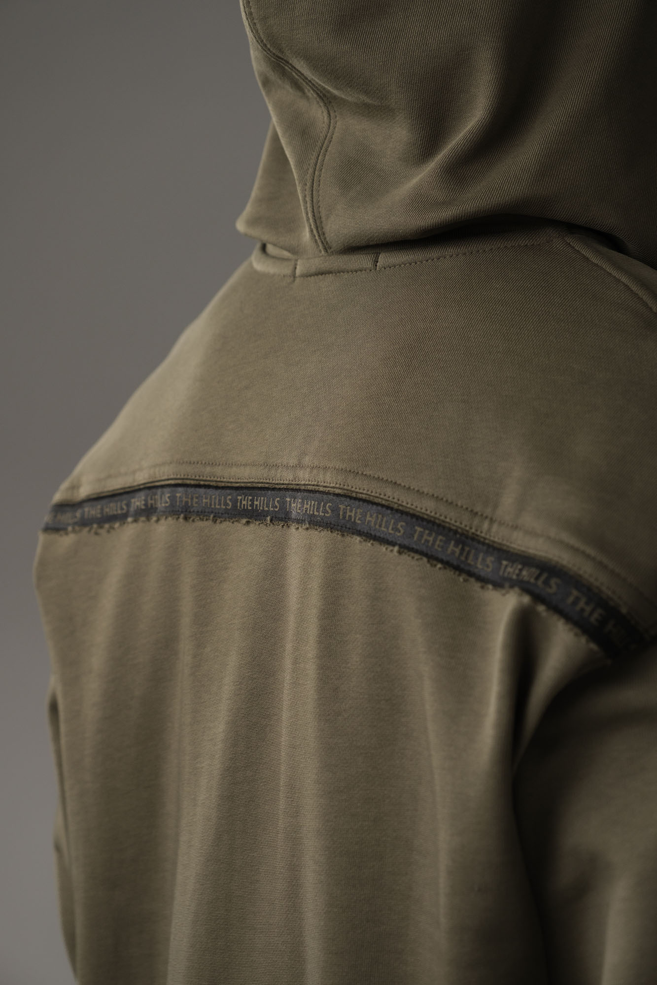 M-251-P-20-0010 Тректоп The Hills Хаки