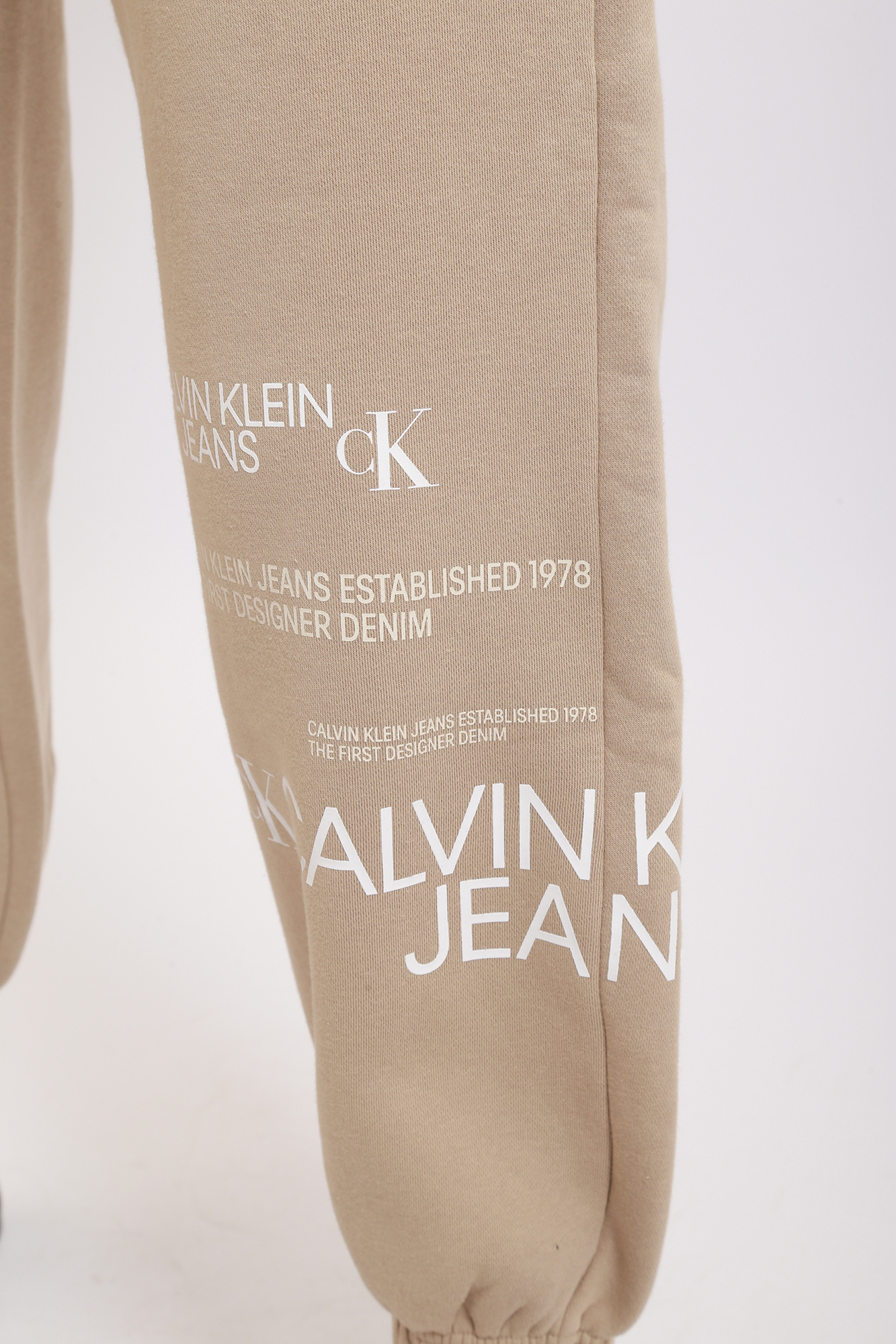 J20J216588 брюки спортивные calvin klein jeans 