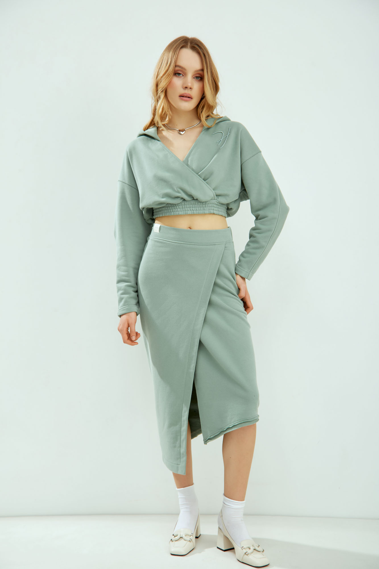 W-241-P-20-0079 худи the hills