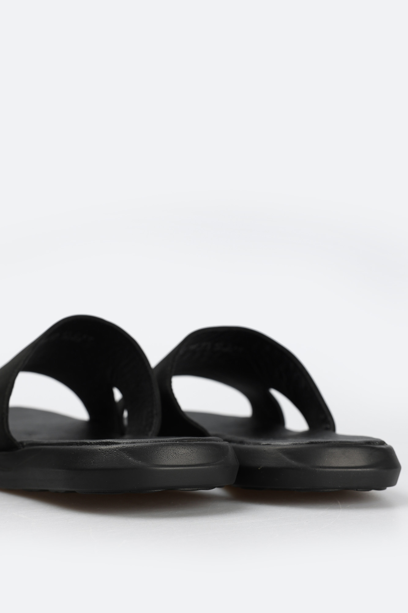 2981768BK Шлепки Marc Cony Черный