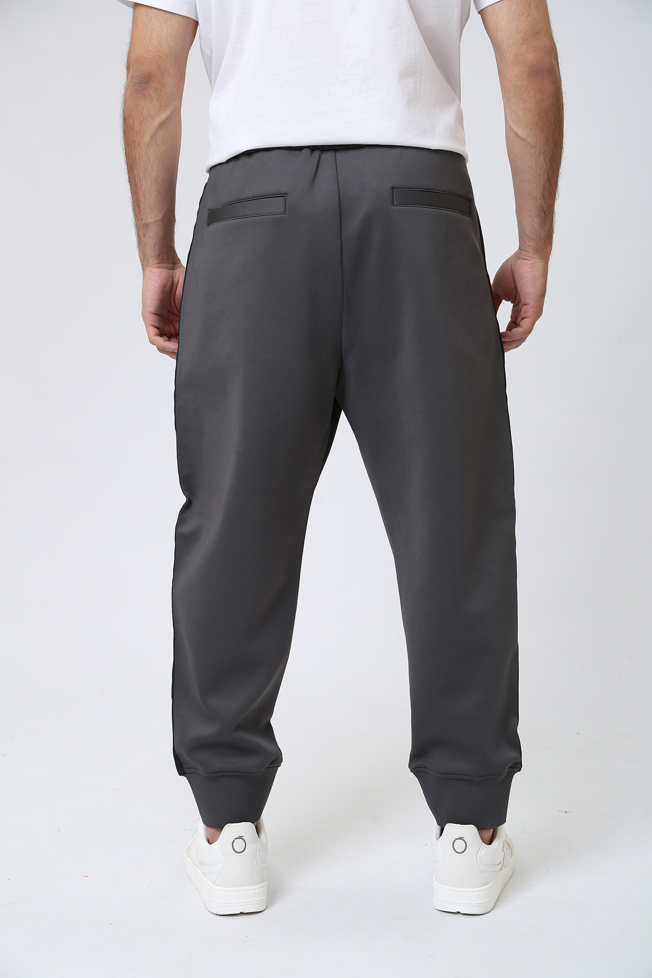 6KZPLR_ZJKQZ Брюки спортивные джоггеры Armani Exchange Серый