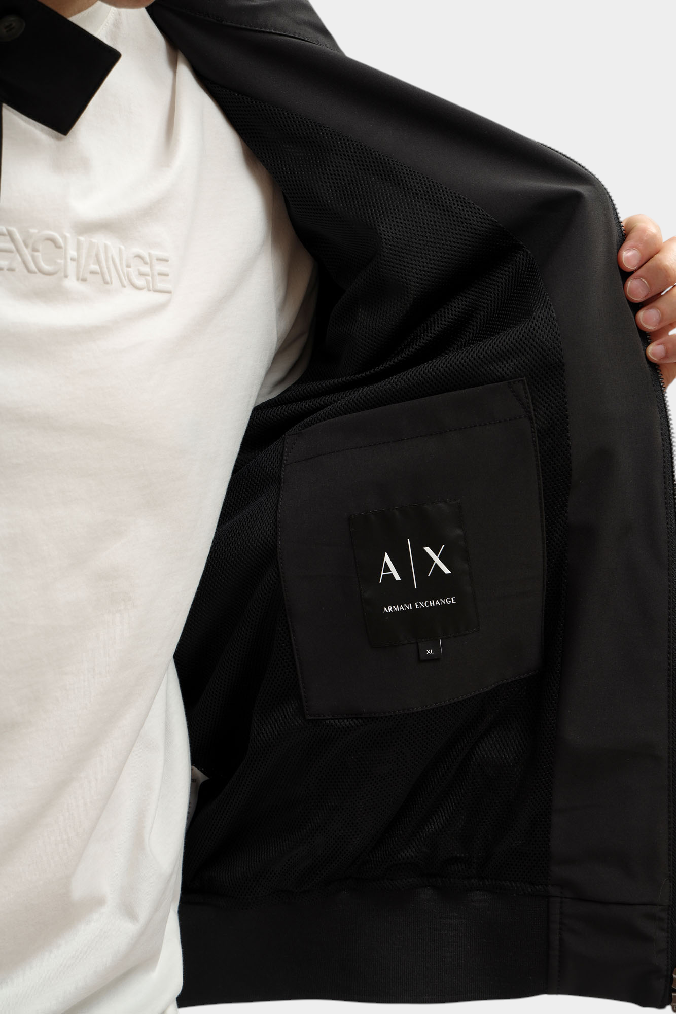 XM002139_AF22536 Ветровка Armani Exchange Черный