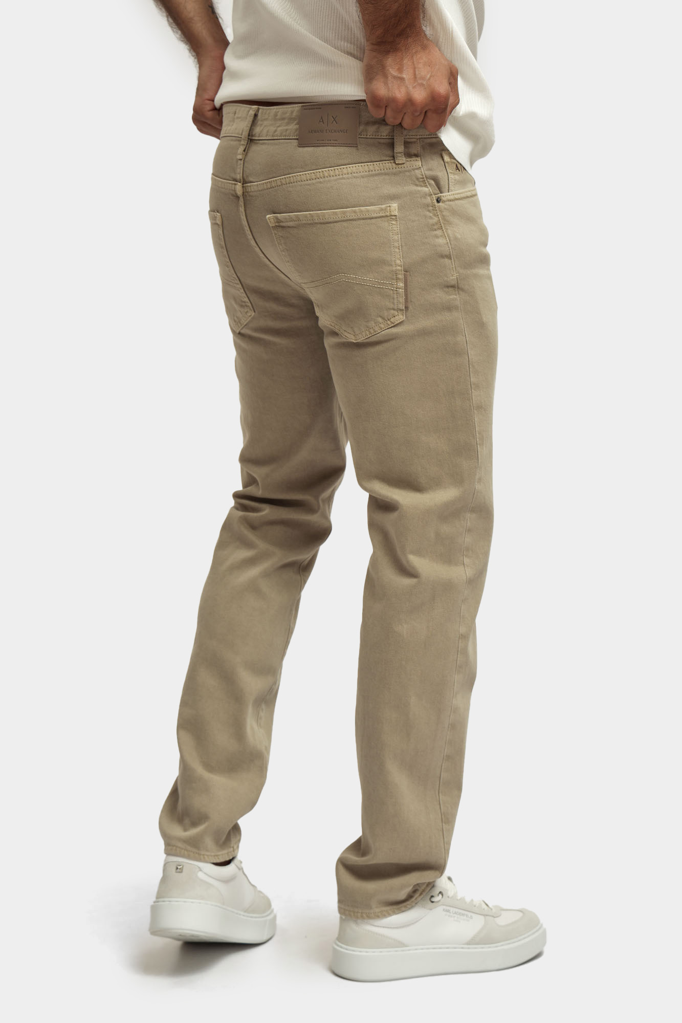 XM000049_AF13099 Джинсы Armani Exchange Бежевый
