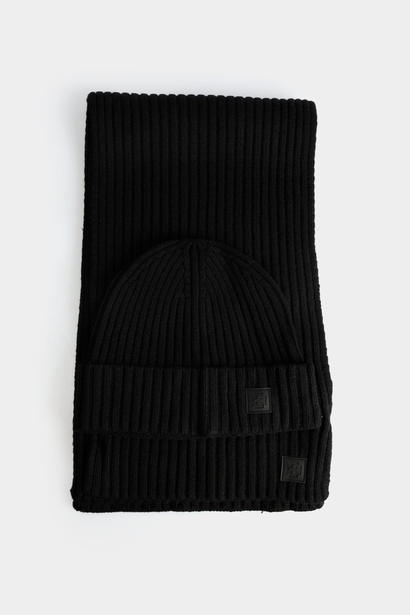 30048606_10020602 Набор шапка и шарф Strellson Черный