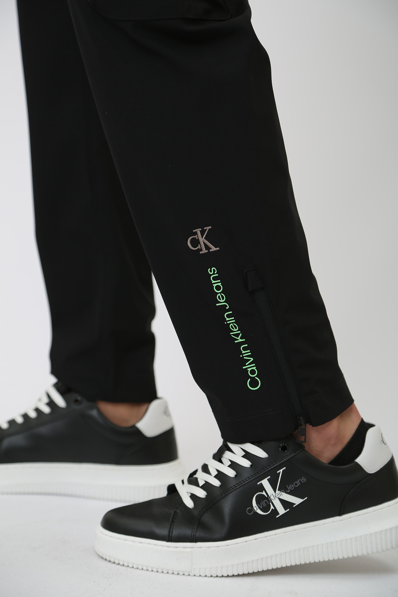 J30J324046 Брюки спортивные Calvin Klein Jeans Черный