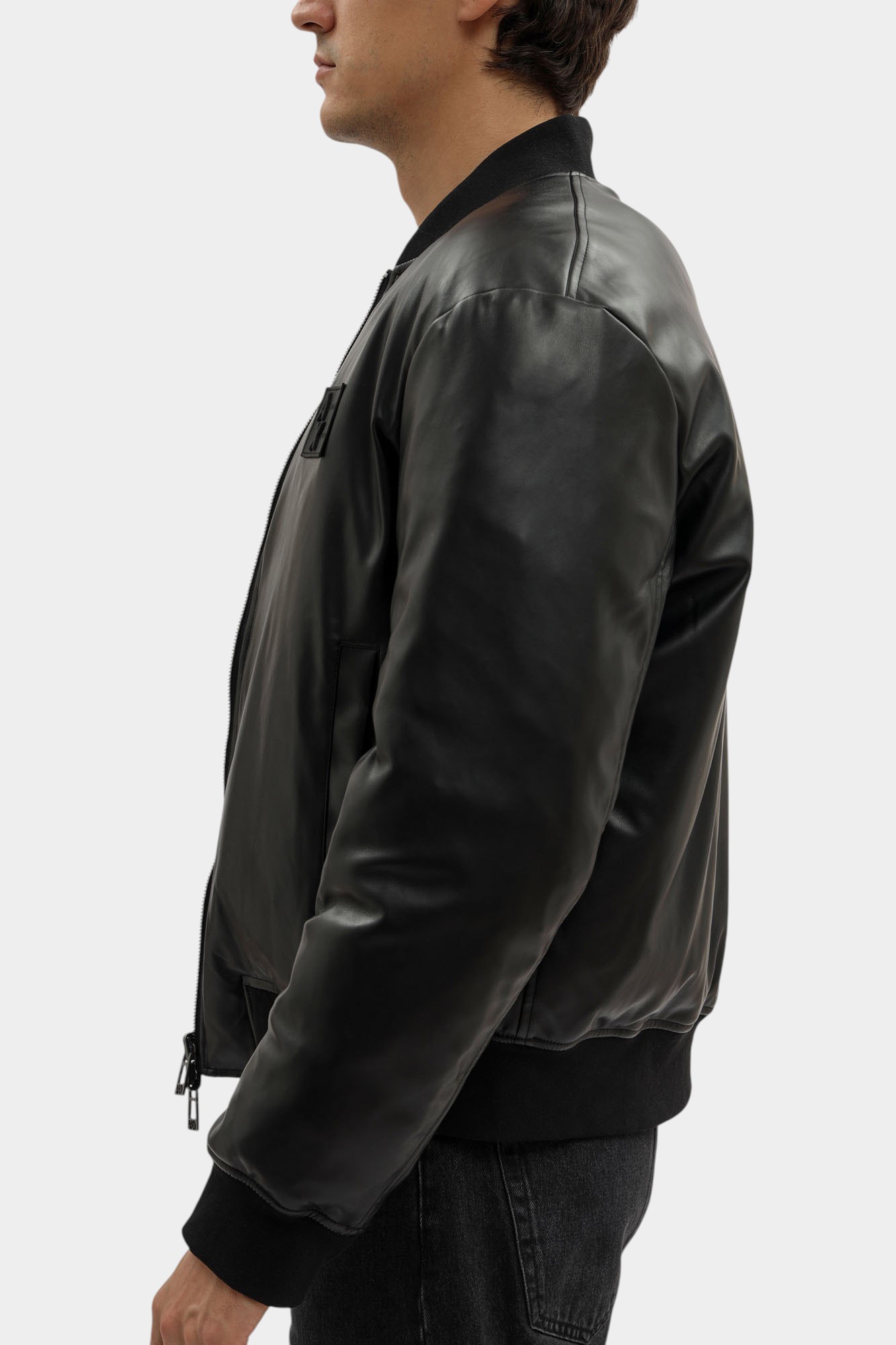 XM001104_AF16647 Бомбер Armani Exchange Черный