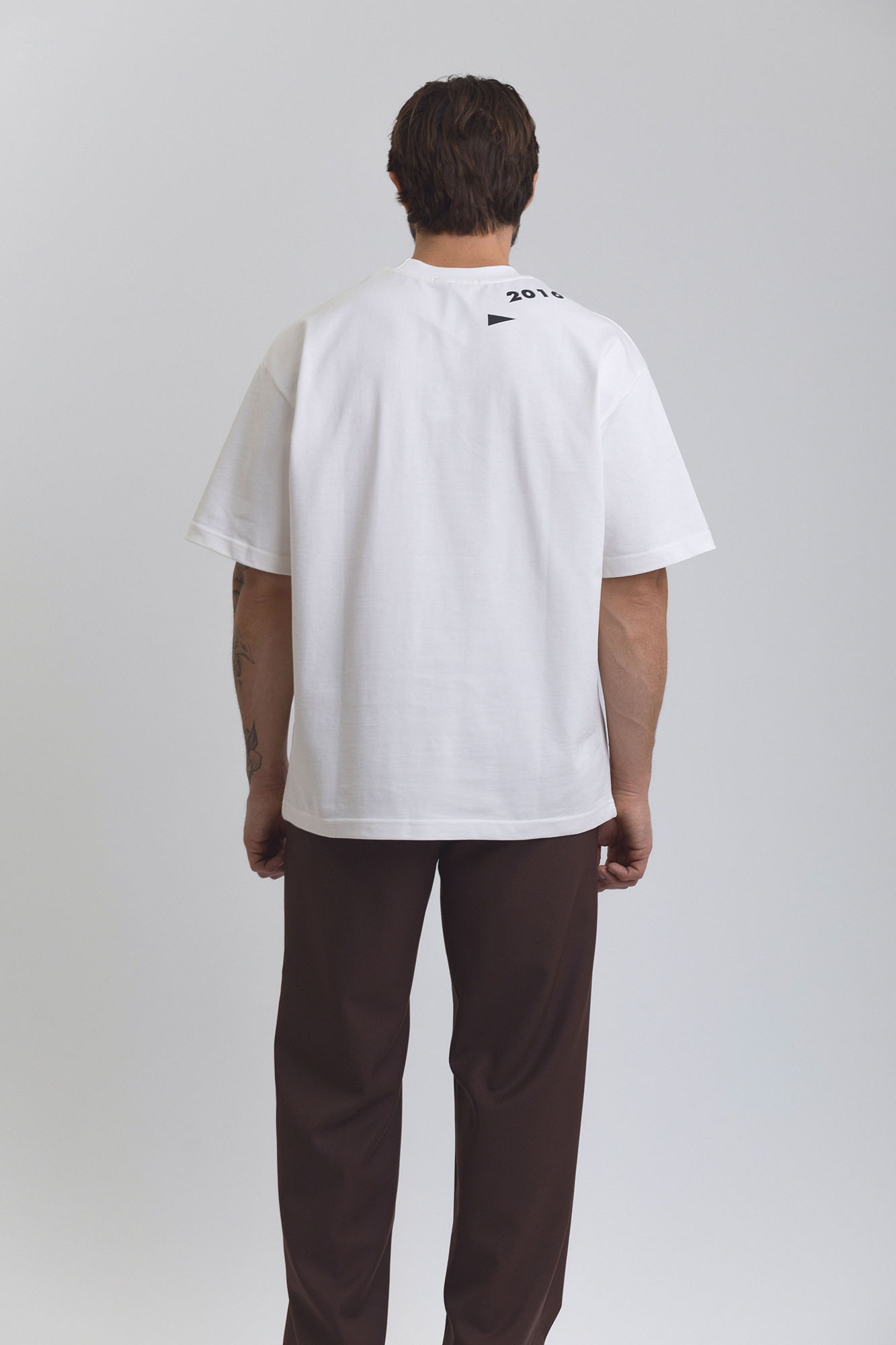 M-252-P-56-2008 Футболка The Hills Молочный