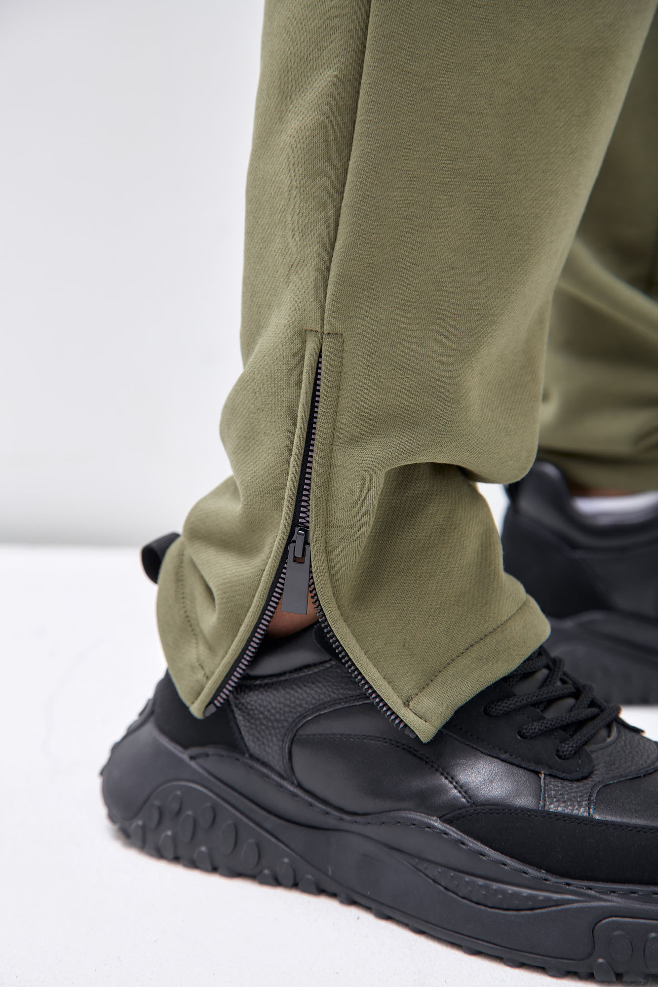 M-241-P-20-0062 Брюки спортивные The Hills Хаки