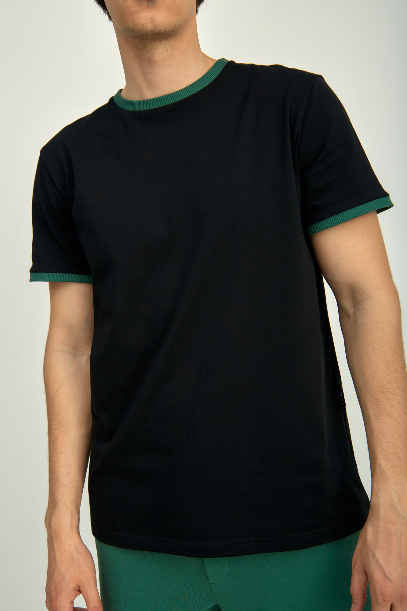 M-241-P-22-0090 Футболка The Hills Черный