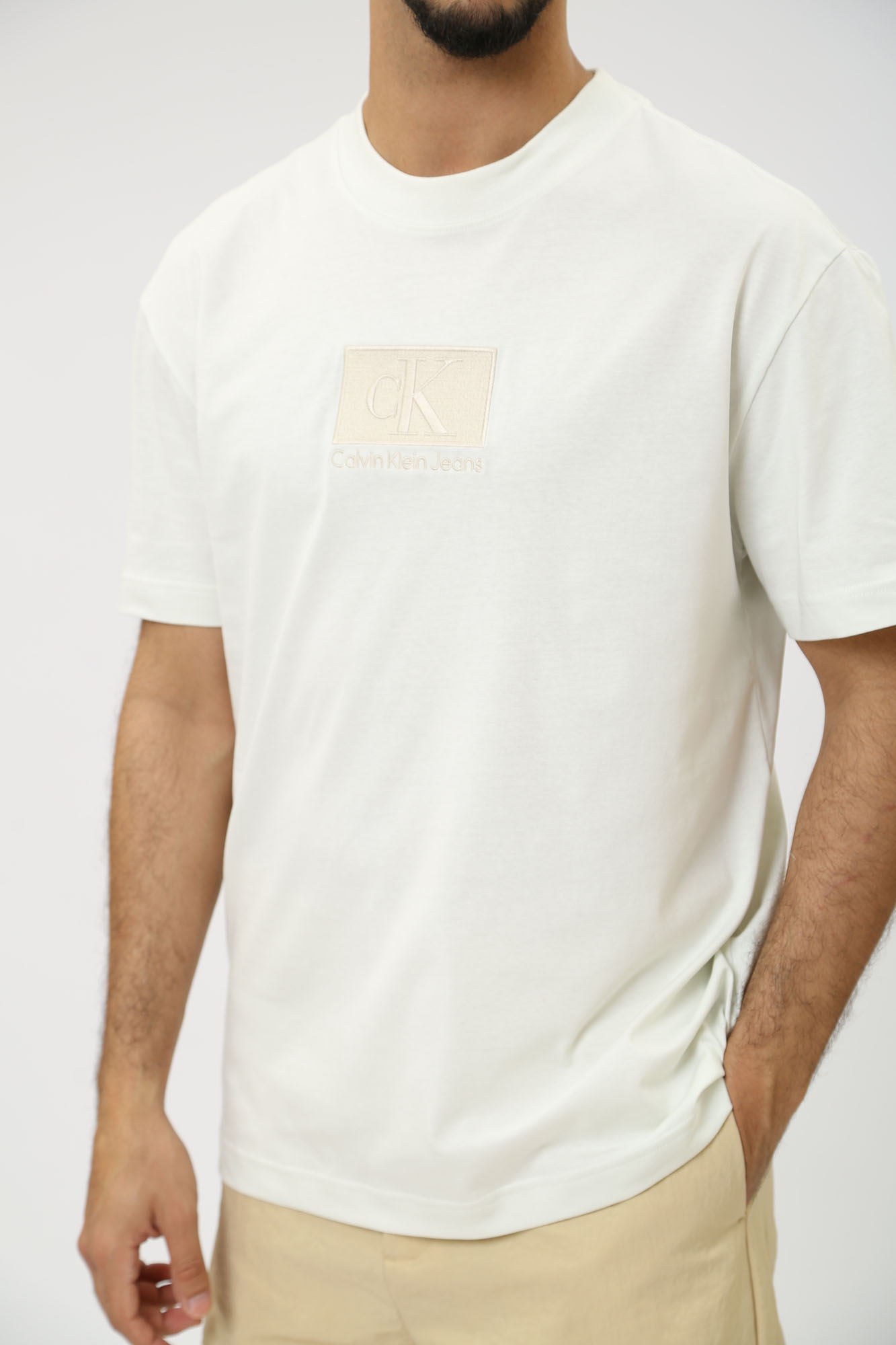 J30J325700 Футболка Calvin Klein Jeans Молочный