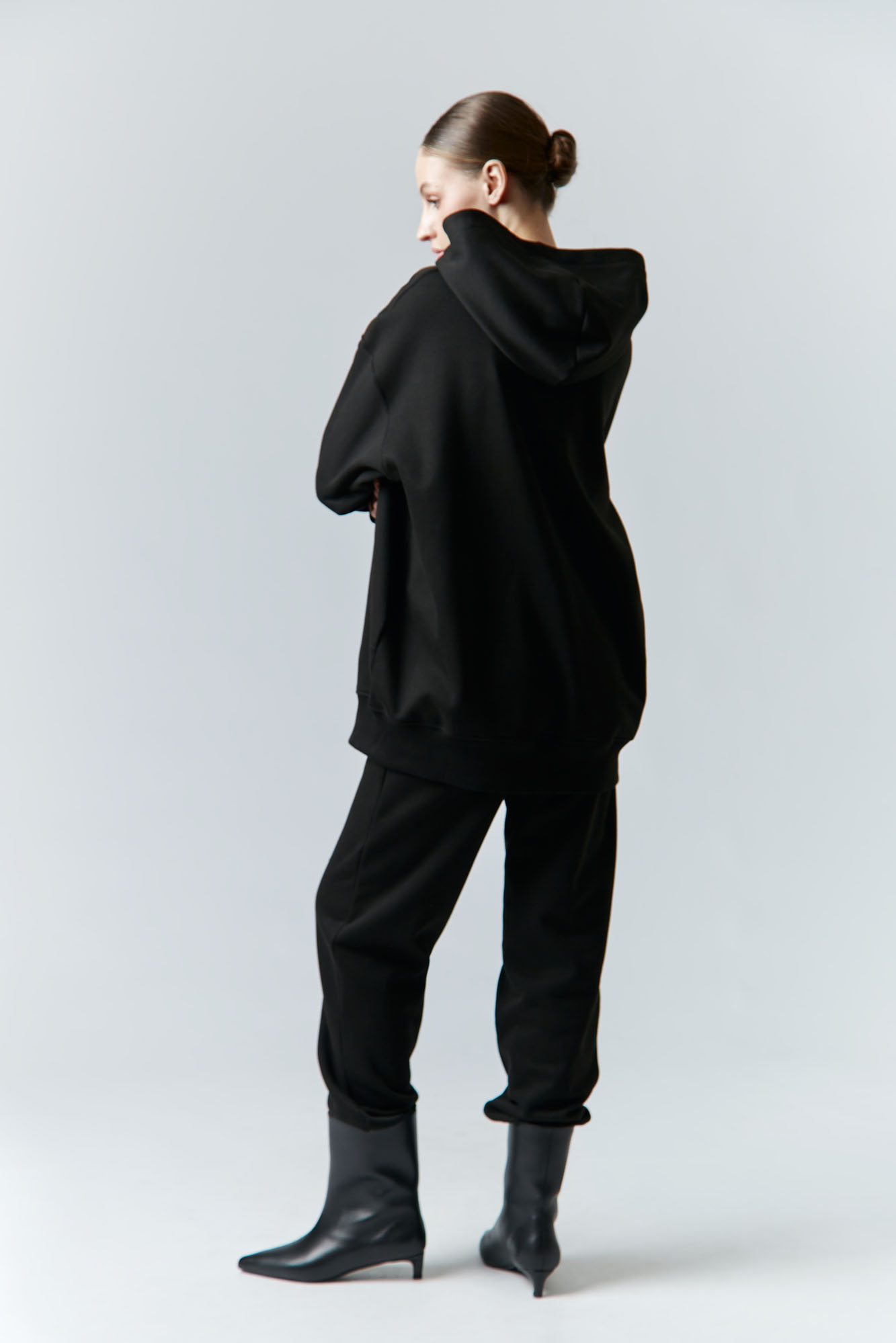 W-242-P-43-0035 худи the hills 