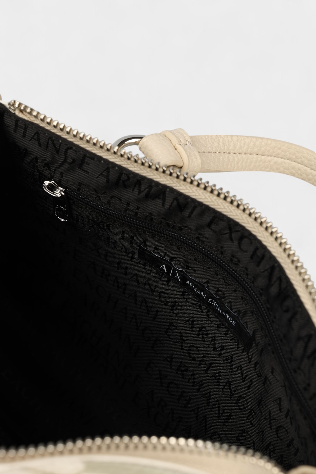 XW000928_AF13680 Сумка Armani Exchange Белый