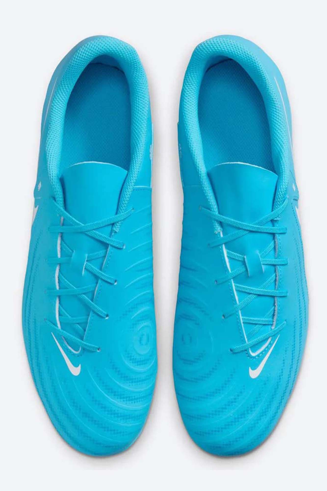 Футбольные бутсы Nike