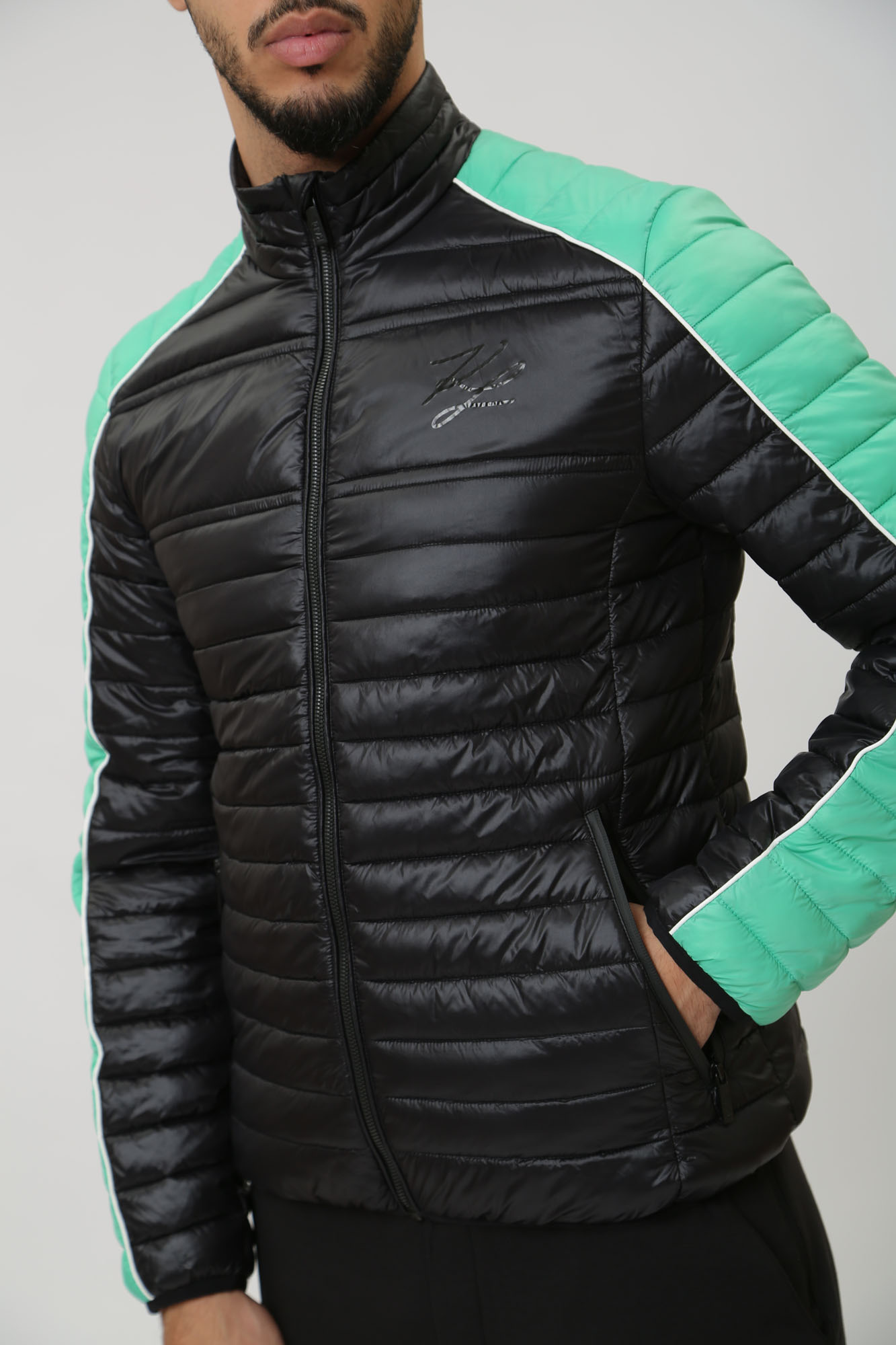 541590_505090 Куртка Karl Lagerfeld Черный