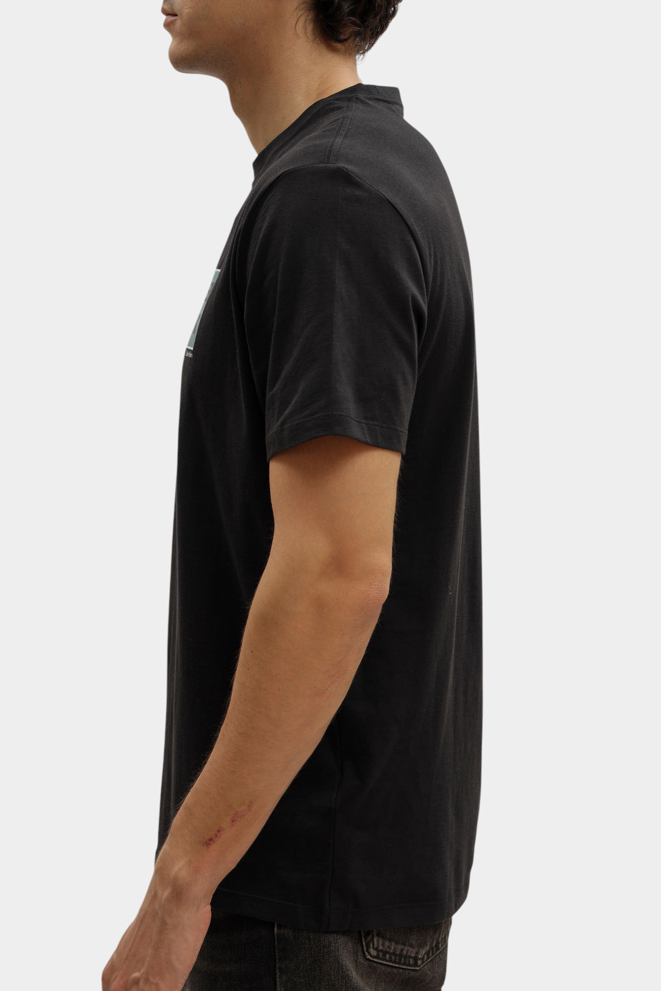 LV04RD816G Футболка Calvin Klein Jeans Черный