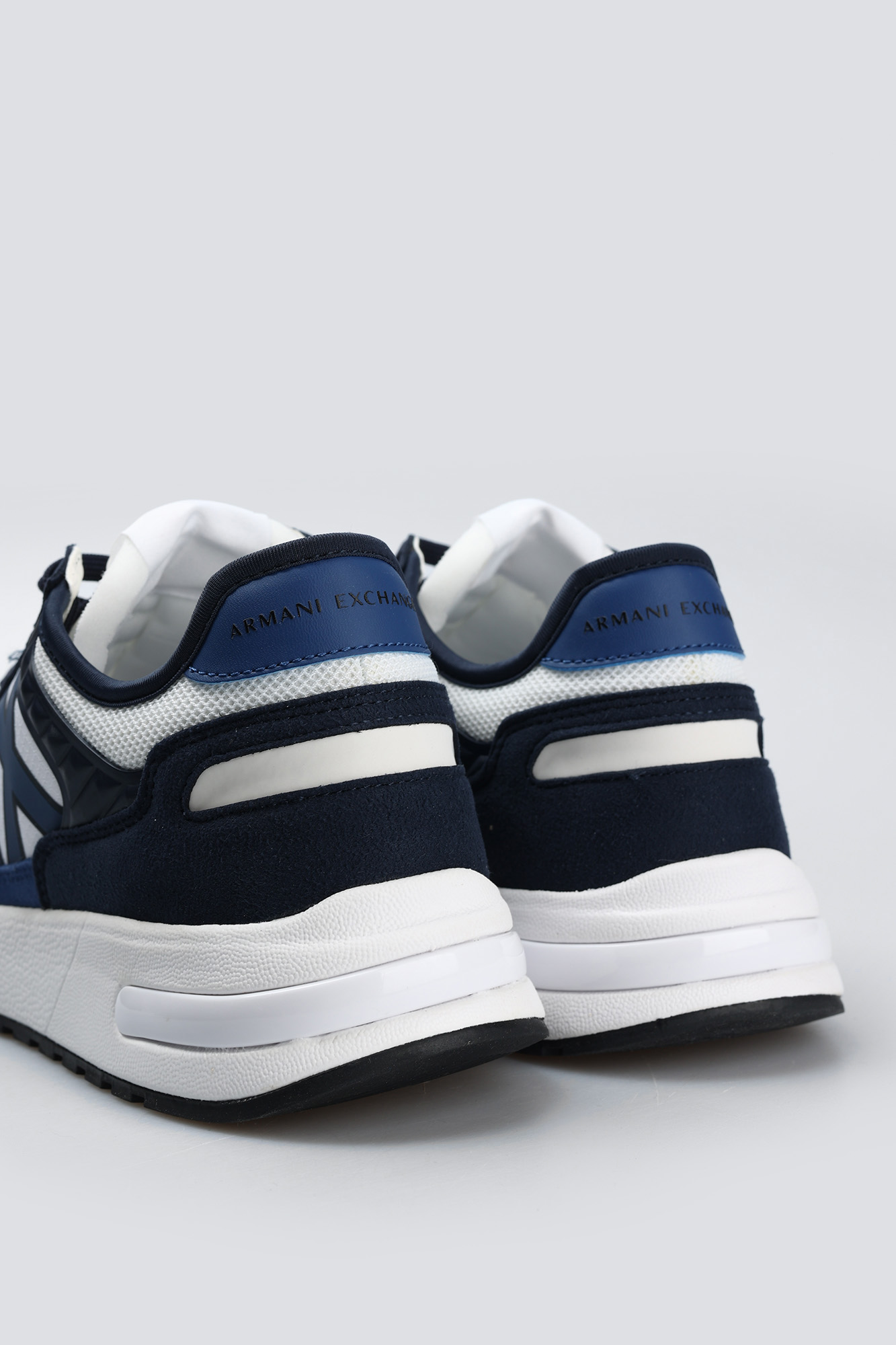 XUX090_XV276 Кроссовки Armani Exchange Белый