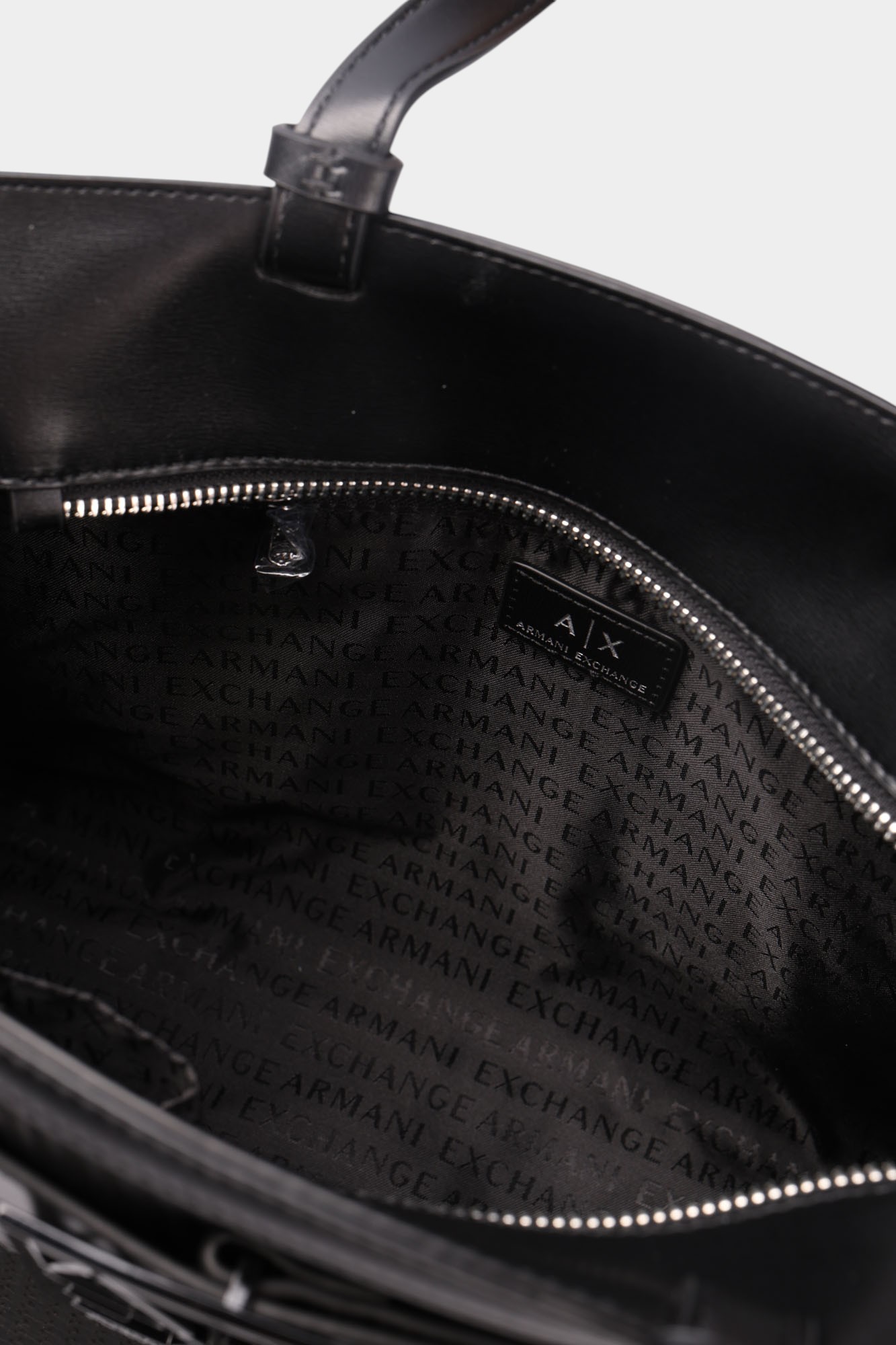 XW000920_AF13673 Сумка Armani Exchange Черный