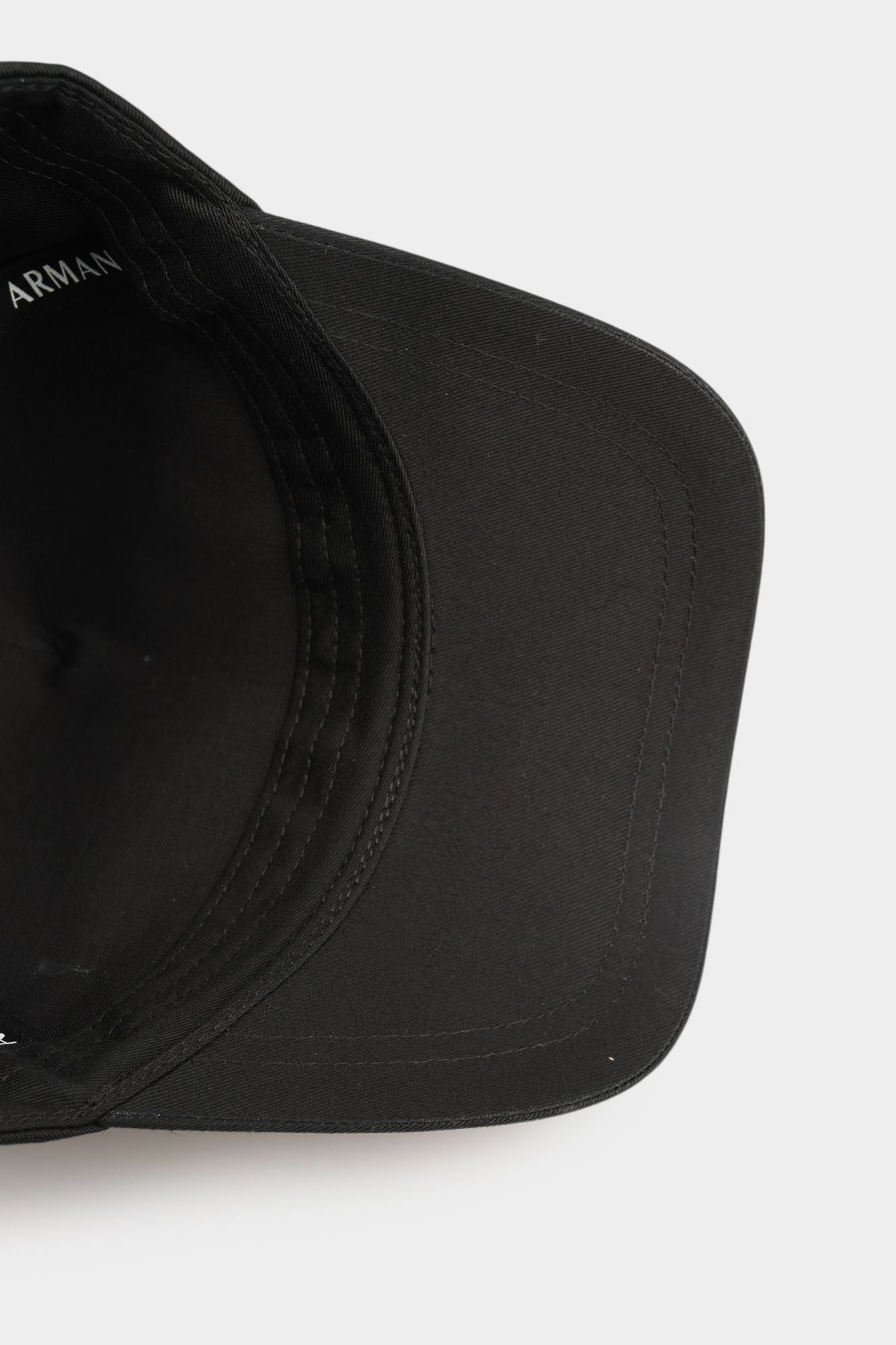 XW000957_AF13846 Кепка Armani Exchange Черный