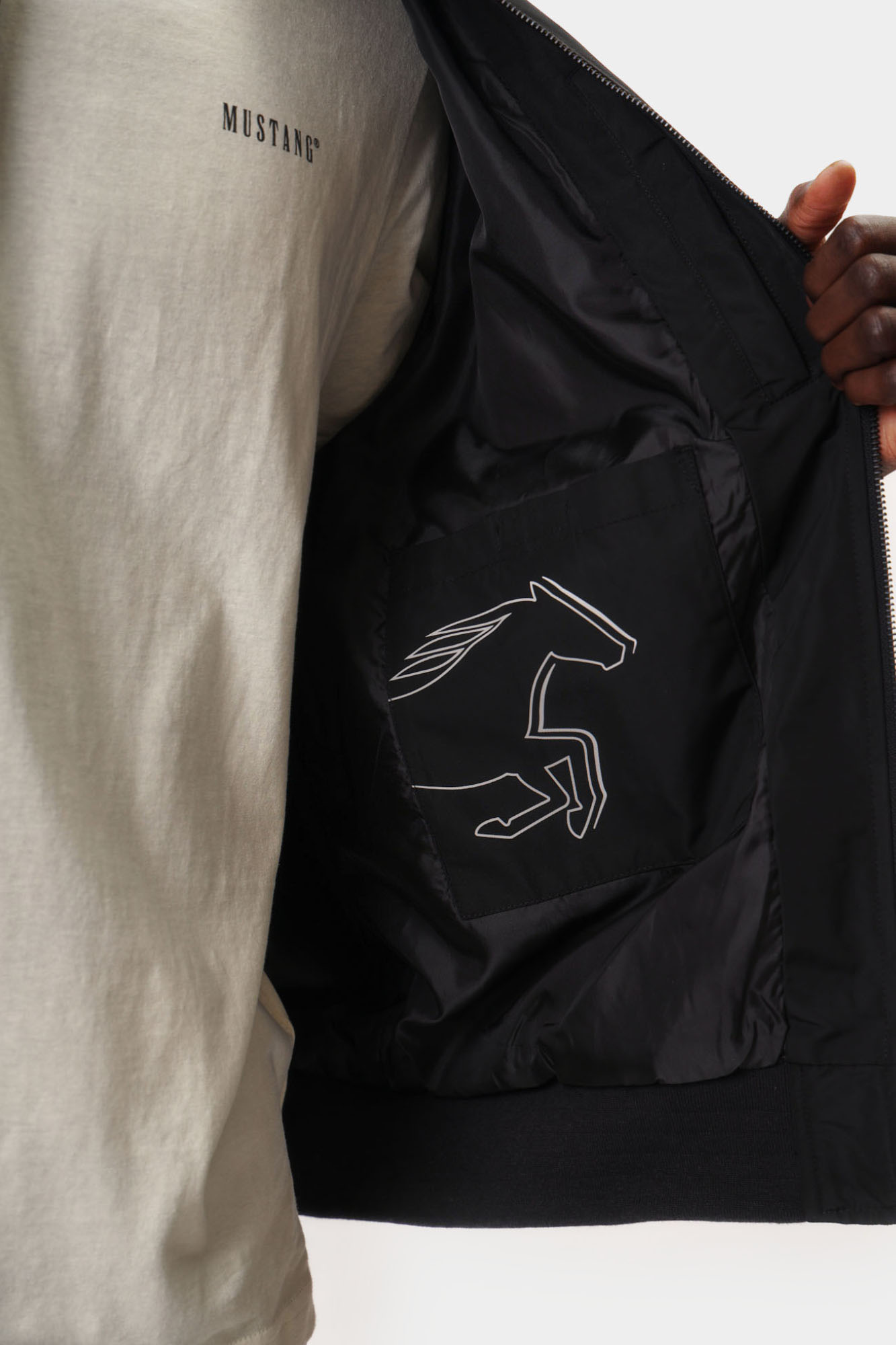 1016235 Бомбер Mustang Черный