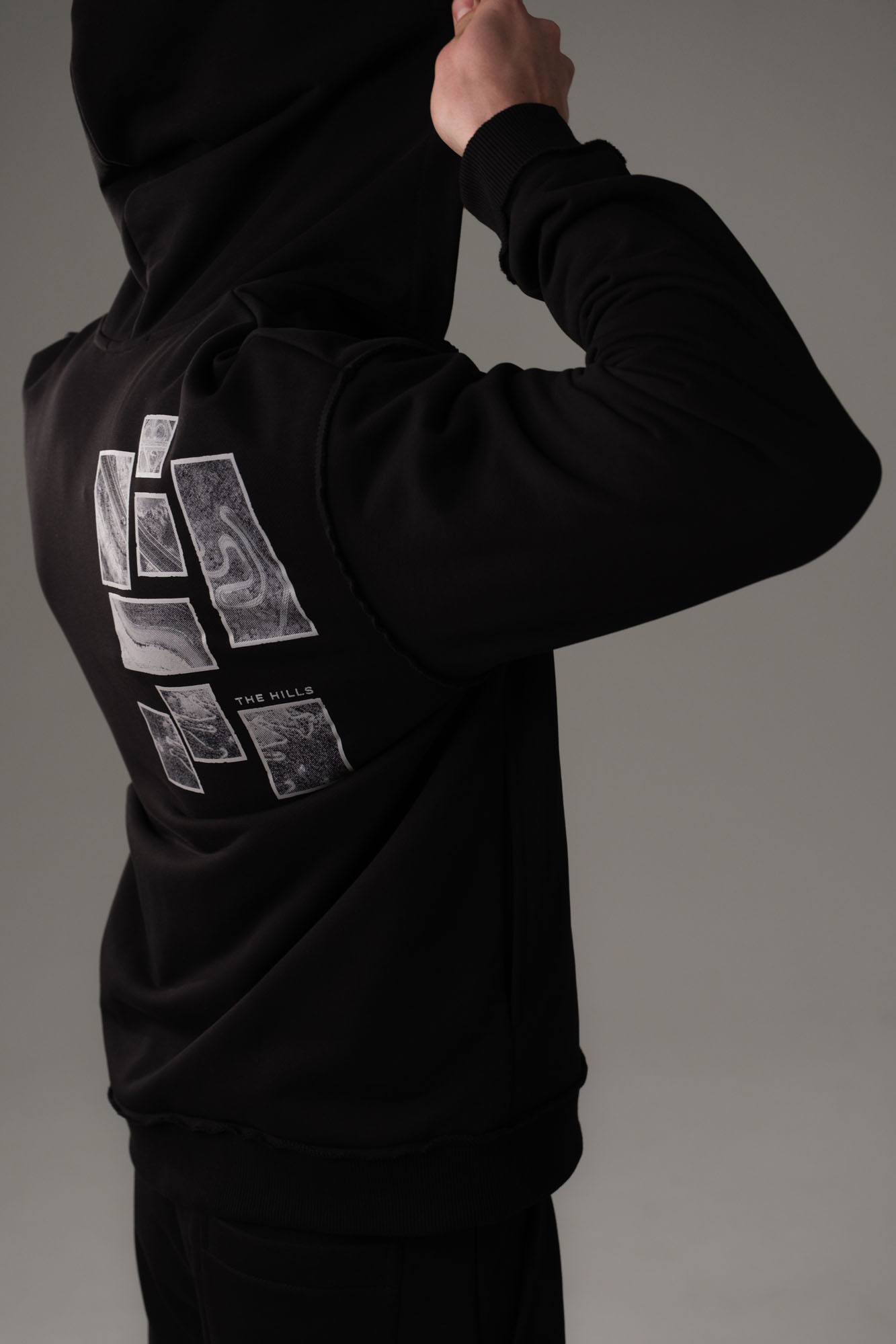 M-251-P-20-0062 Тректоп The Hills Черный