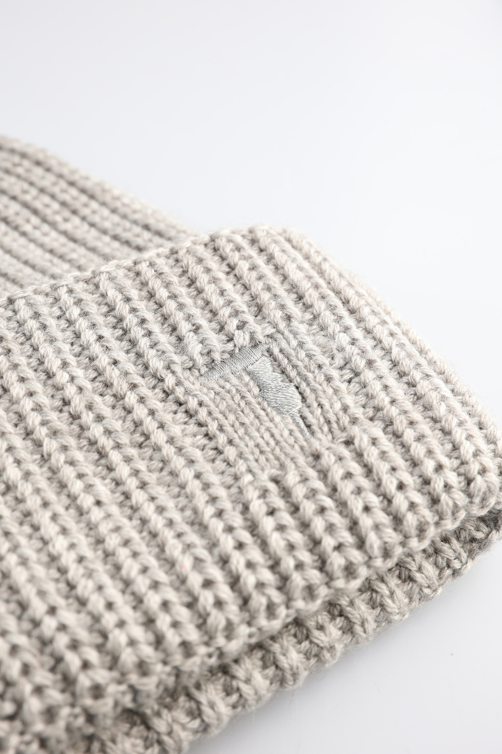 59Z00348-9Y099999 Шапка Trussardi Серый