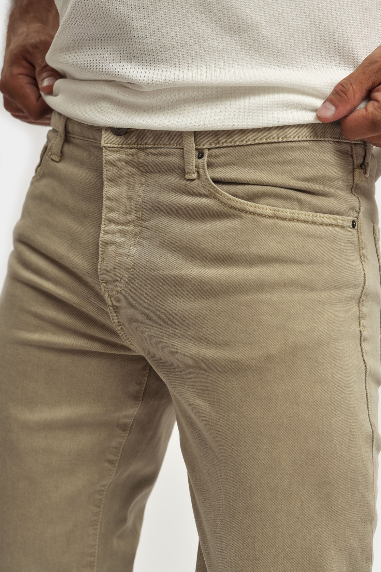 XM000049_AF13099 Джинсы Armani Exchange Бежевый