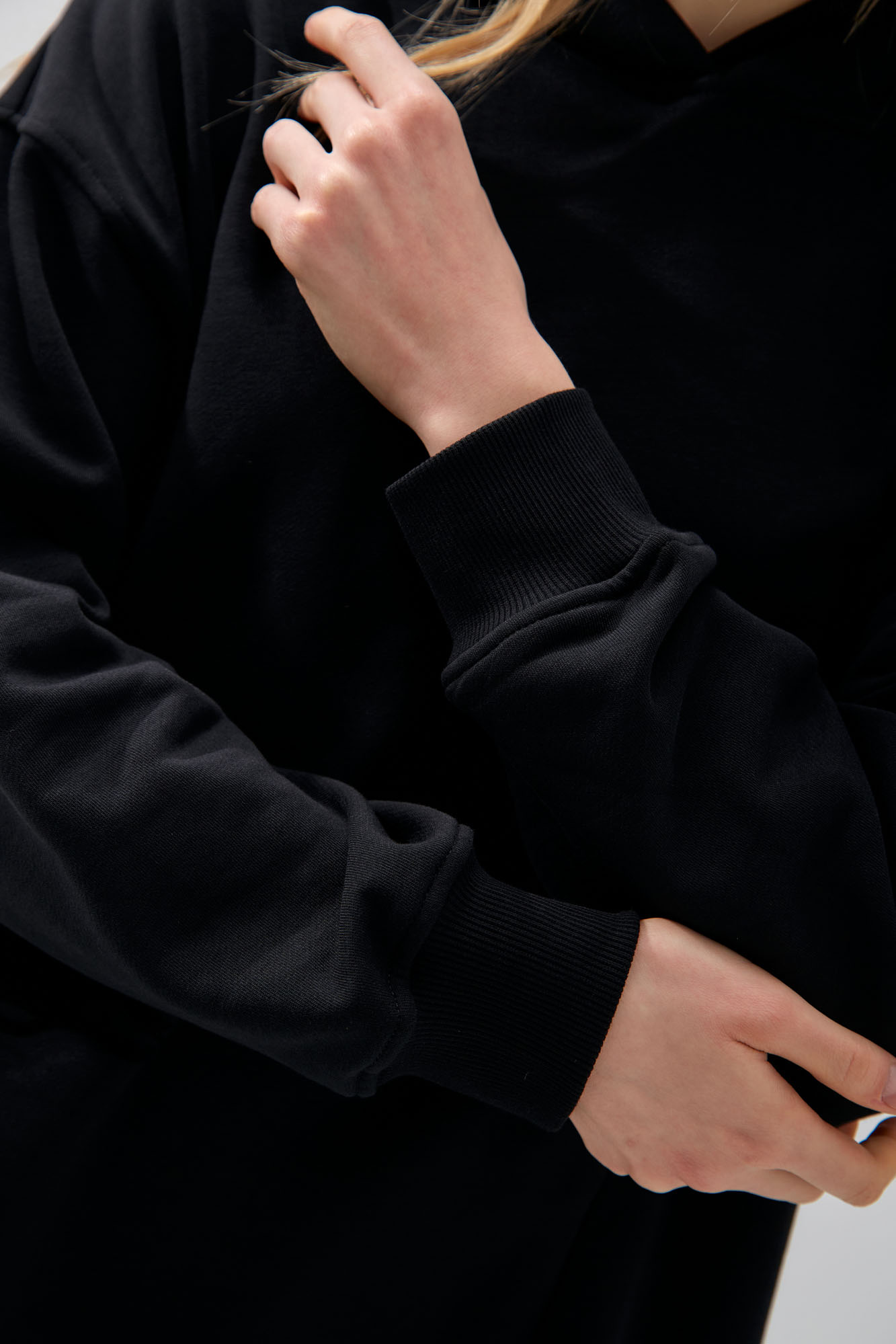 W-241-P-20-0063 худи the hills 