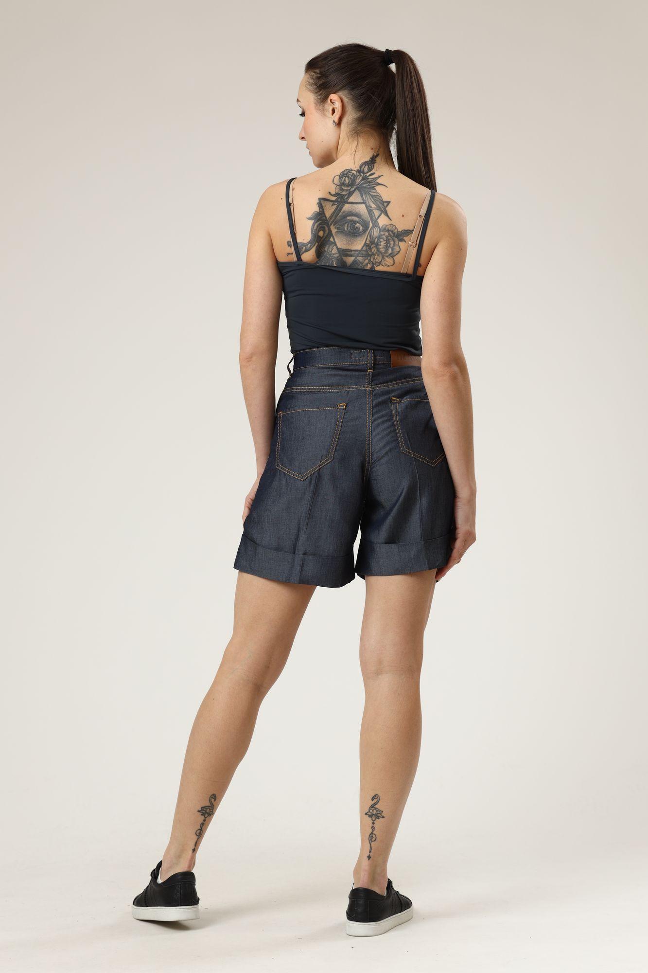 56J00145-1T005188-A-001 шорты trussardi 