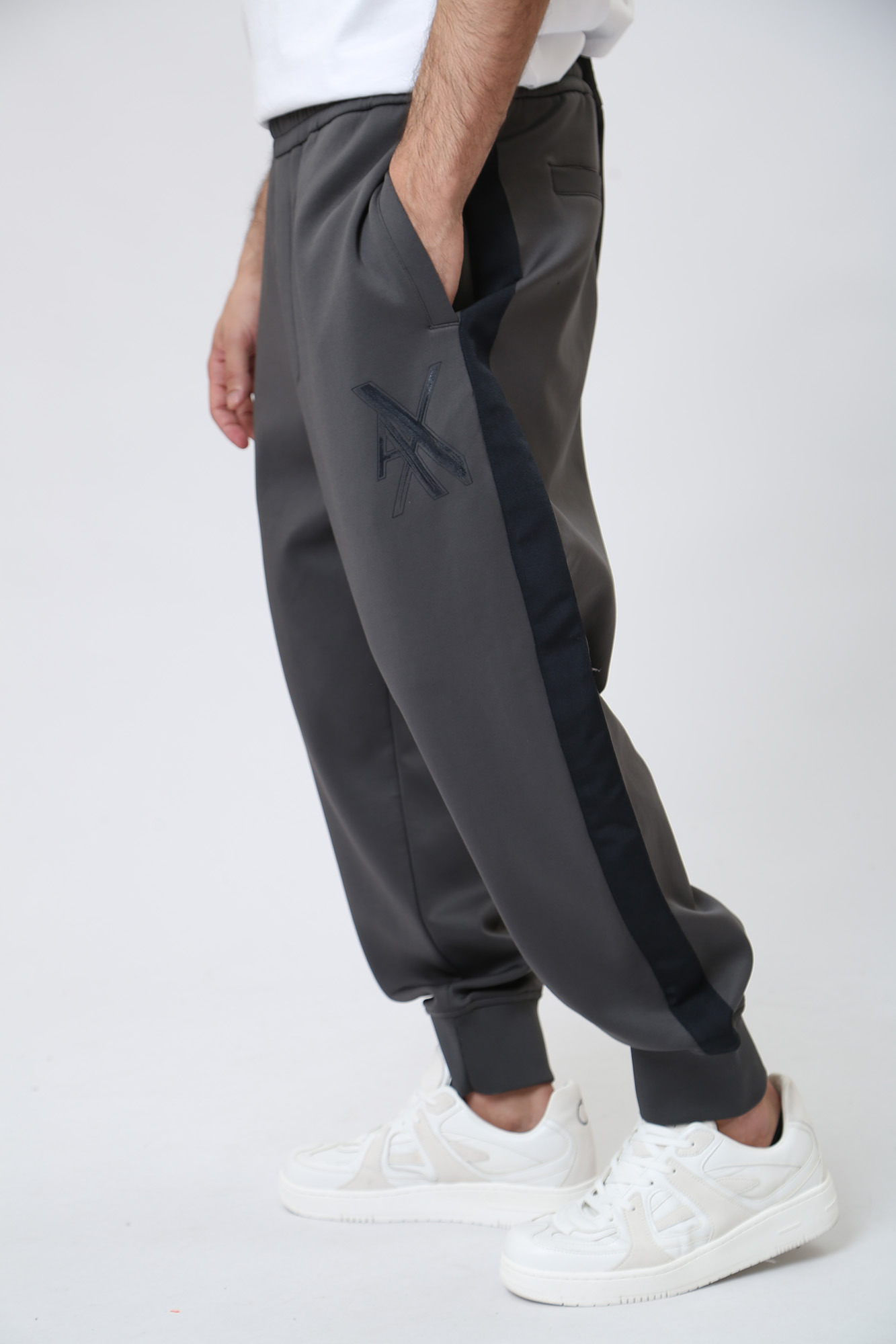 6KZPLR_ZJKQZ Брюки спортивные джоггеры Armani Exchange Серый