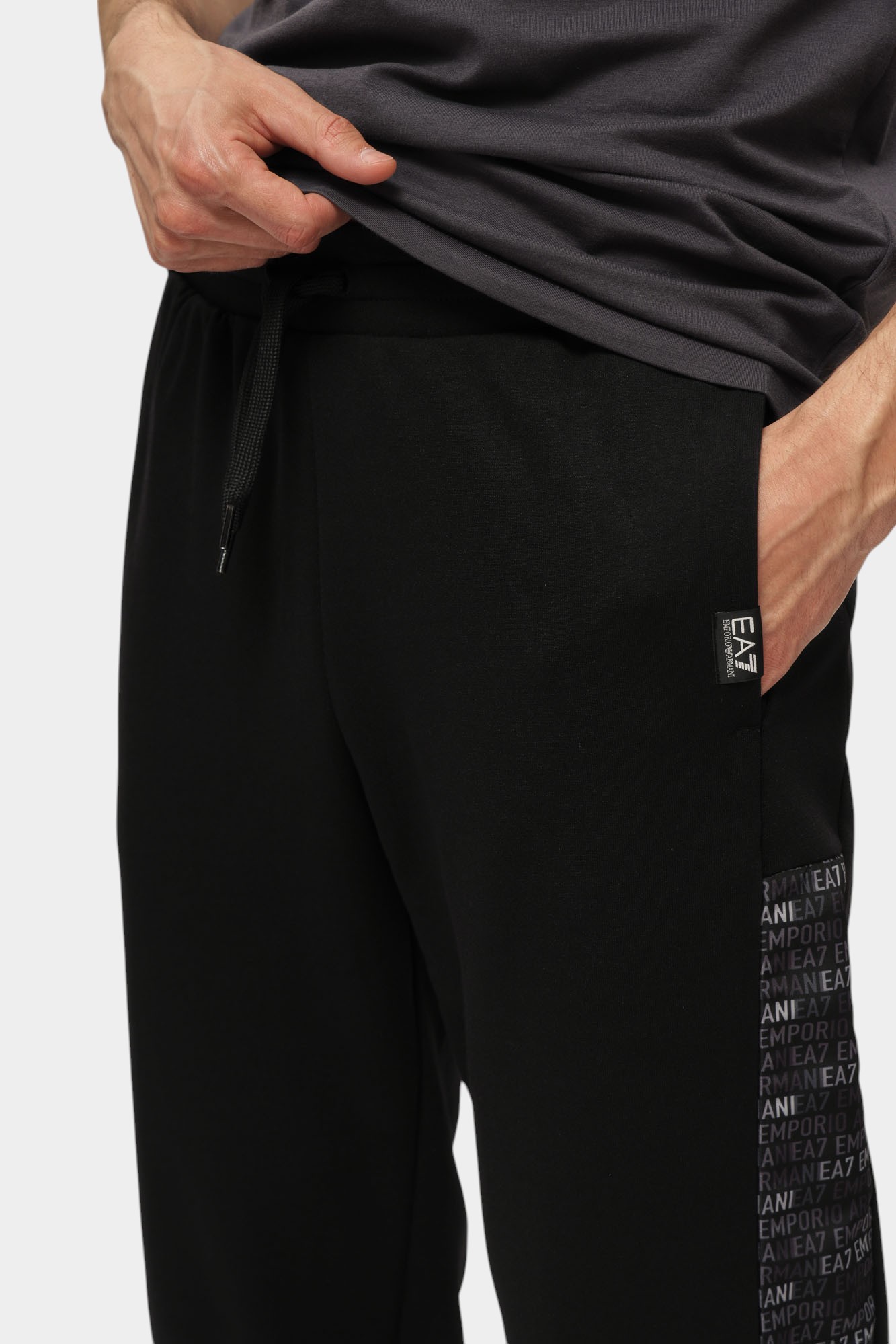 7M000216_AF12660 Брюки спортивные EA7 Черный