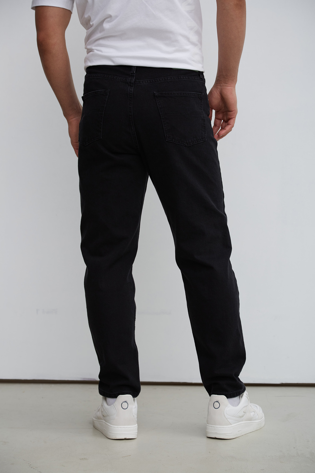 VM-231-33-011 Джинсы Carot  Van Mich Черный