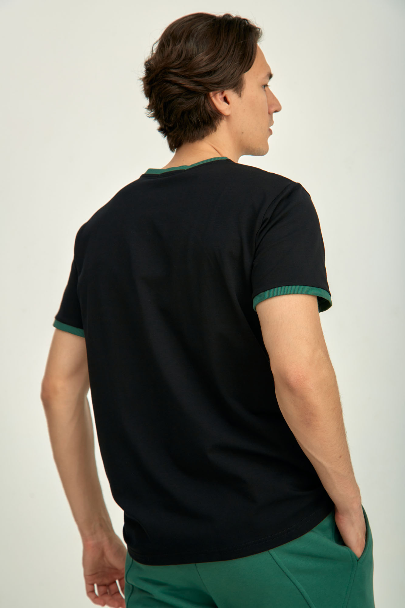 M-241-P-22-0090 Футболка The Hills Черный