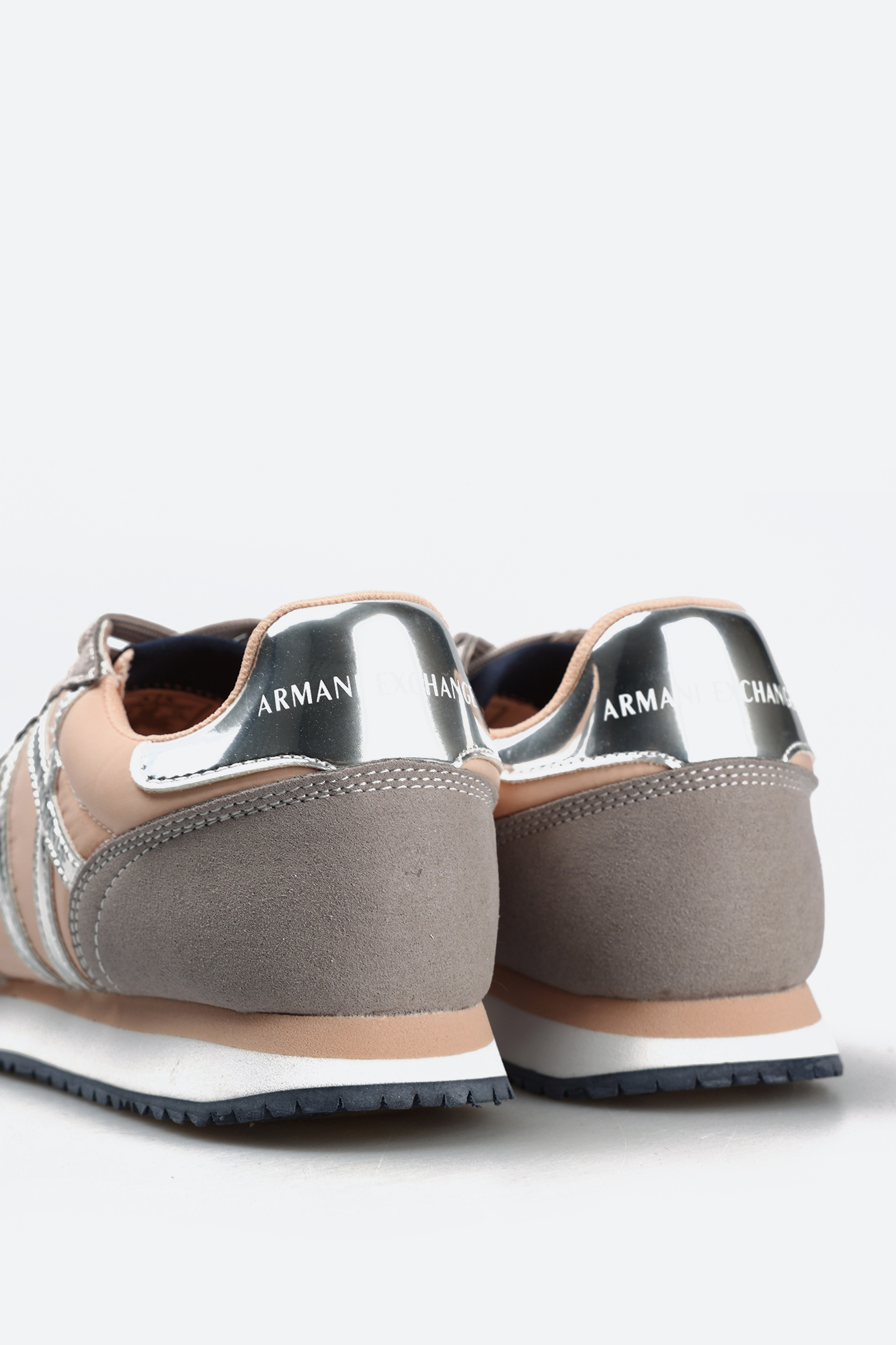 XDX031_XV137 Кроссовки Armani Exchange Бежевый